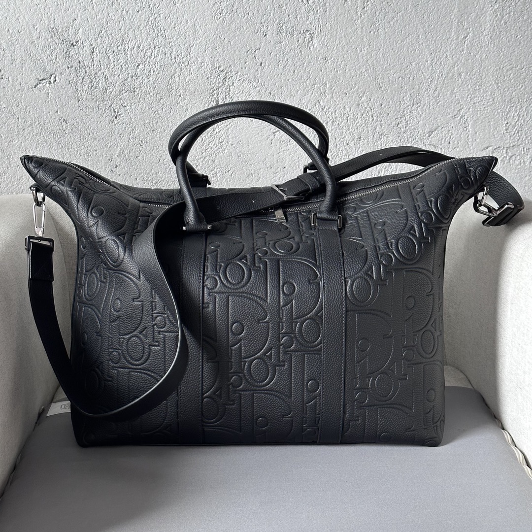 The Weekender 40 is a classic and elegant Dior Gravity print leather embossed with a classic motif on black cowhide leather with the Dior logo to emphasize the craftsmanship of Dior's ateliers. Features a large zipped compartment for storing everyday essentials for short getawaysAdjustable, removable leather shoulder strap and top leather handlesHand or shoulder carryNylon interior zipped main compartmentInterior zipped pocketLeather top handlesModel No. 8903Size 40-33-22.5Adjustable, removable leather shoulder strap with lobster claspProtective metal feet or over the shoulderNylon interior zipperMain compartmentInterior zipper pocketLeather top handleModel No. 8903Size 40-33-22.5Adjustable, removable leather shoulder strap with lobster claspProtective metal feetMetal cladding on frontEmbossed Dior logo on insideDior logo embossed on insideProtective bagMade in Italy 191701500-High quality bags