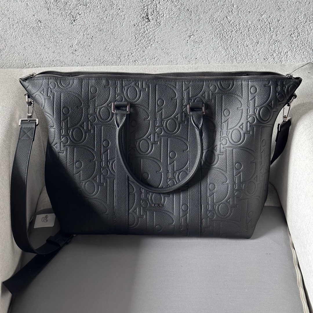 The Weekender 40 is a classic and elegant Dior Gravity print leather embossed with a classic motif on black cowhide leather with the Dior logo to emphasize the craftsmanship of Dior's ateliers. Features a large zipped compartment for storing everyday essentials for short getawaysAdjustable, removable leather shoulder strap and top leather handlesHand or shoulder carryNylon interior zipped main compartmentInterior zipped pocketLeather top handlesModel No. 8903Size 40-33-22.5Adjustable, removable leather shoulder strap with lobster claspProtective metal feet or over the shoulderNylon interior zipperMain compartmentInterior zipper pocketLeather top handleModel No. 8903Size 40-33-22.5Adjustable, removable leather shoulder strap with lobster claspProtective metal feetMetal cladding on frontEmbossed Dior logo on insideDior logo embossed on insideProtective bagMade in Italy 191701500-High quality bags