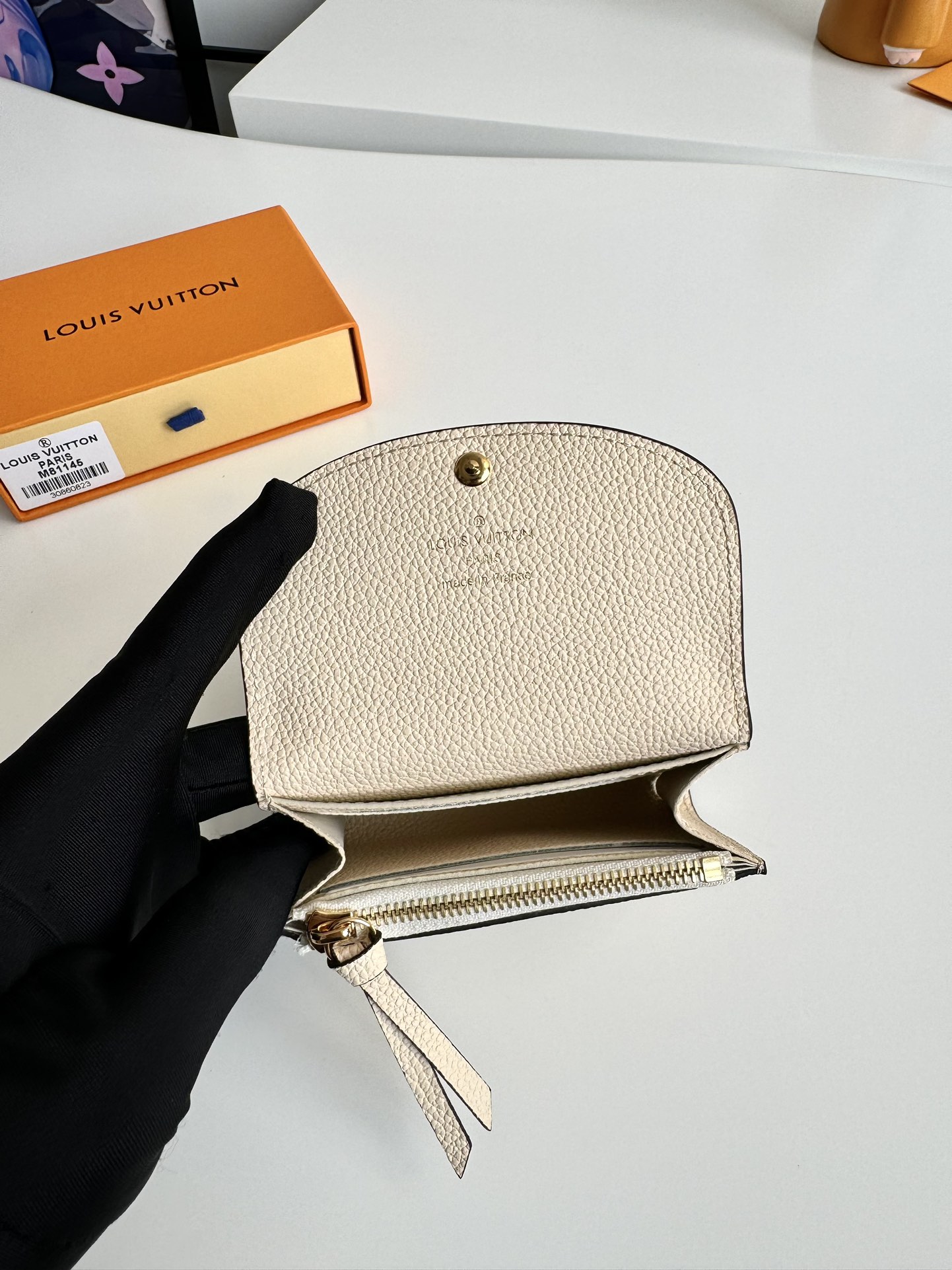 Image [7]-P360 M81145 Women's Coin Purse Card Bag Small but extremely practical This colorful envelope coin purse is the perfect companion for modern women's urban life with a small size and easy to put into a bag or even a coat pocket Size: 11 x 8cm-High-fashion Bag