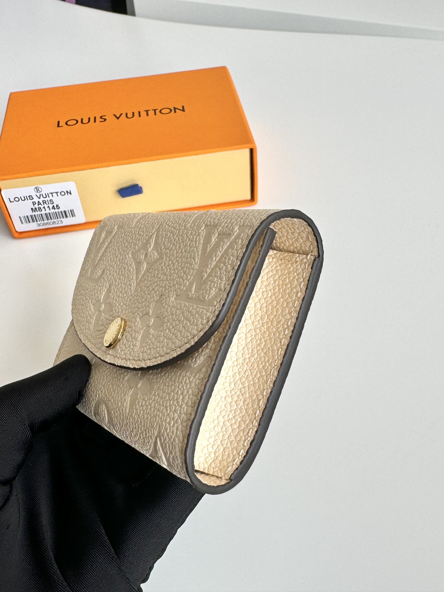 Image [3]-P360 M81145 Women's Coin Purse Card Bag Small but extremely practical This colorful envelope coin purse is the perfect companion for modern women's urban life with a small size and easy to put into a bag or even a coat pocket Size: 11 x 8cm-High-fashion Bag