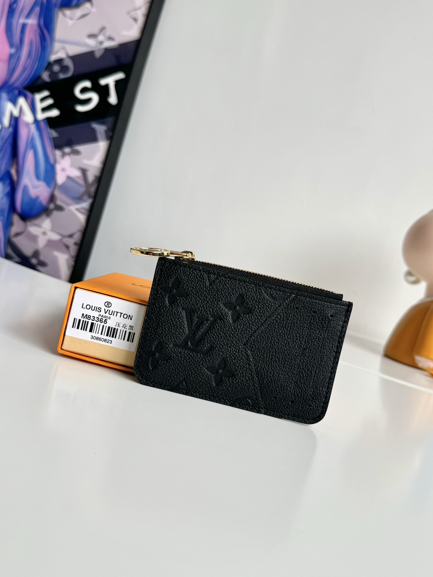 P440 M83365 Romy card holder combines the functional elements of an organza zipper pocket with the simplicity of a traditional card holderReinterpreted in soft Monclerogram Empreinte leatherThe leather is adorned with a Monclerogram motifLV Circle Metal zipper headEnriched detailsCan hold bills, coins or notesSize: 12 x 8 x 0.8cm-... high quality replica handbags