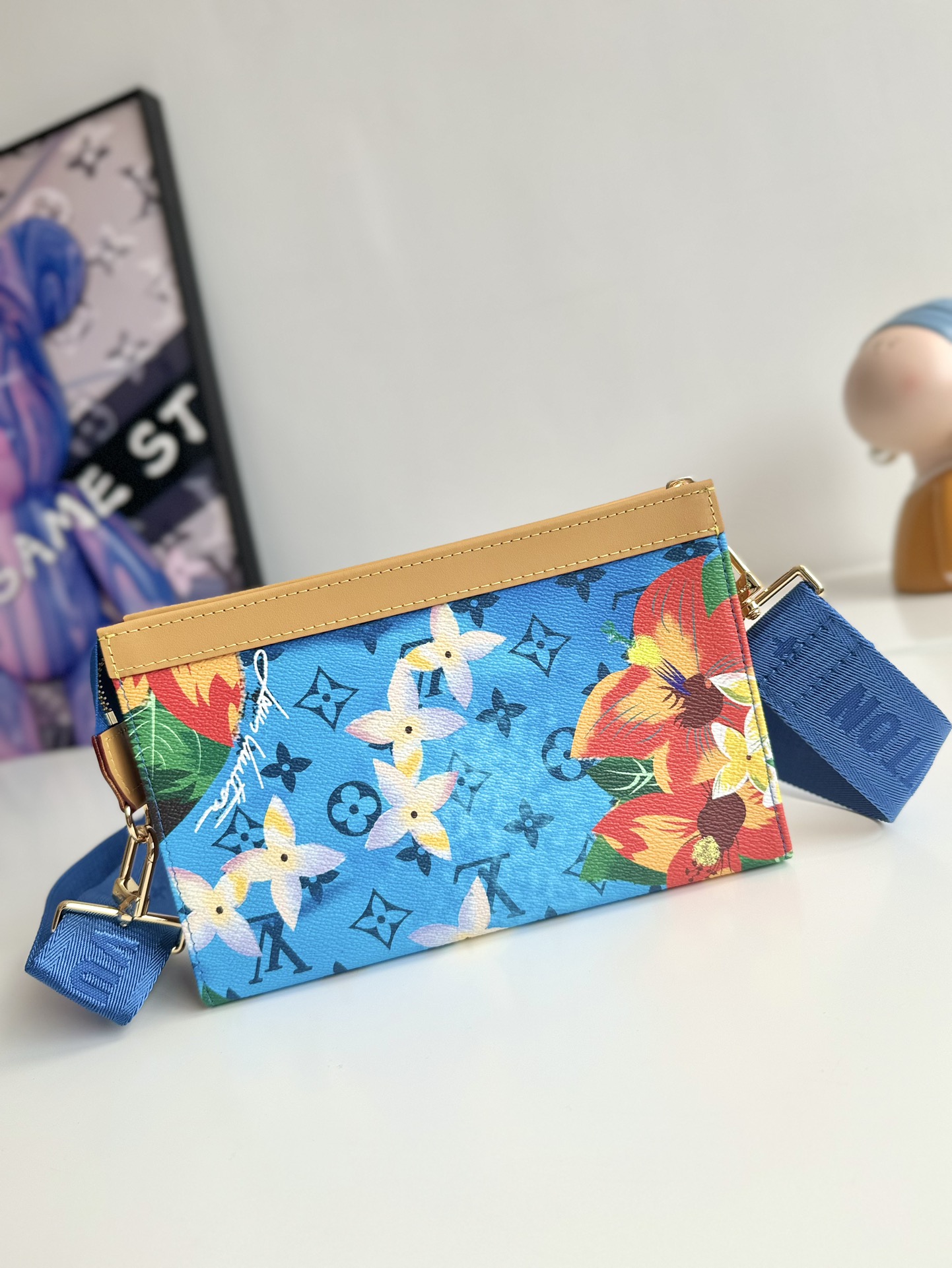 P840 M83466 Surf's Up This Gaston mini bag in Monclerogram Surfin' canvas showcases Pharrell Williams' summery take on colorful prints and is compact enough to hold a smartphone and a short money clip. Crossbody size: 22 x 14.5 x 4.5cm