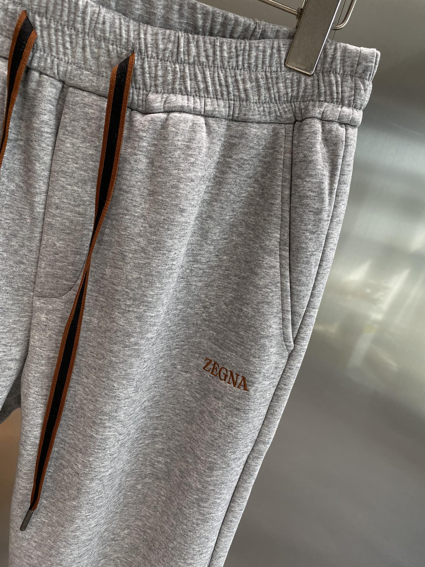 ¡Ermenegildo Zegna 2024 otoño e invierno pantalones casuales! El sitio web oficial de venta sincronizada marca clásica LOGO pantalones casuales tela personalizada comodidad es excelente tacto de la mano: oficina fuerte reconocimiento es muy alta artesanía perfecta calidad modelos acolchados Tamaño M-3 XL🅿️520-alta fábrica de imitación