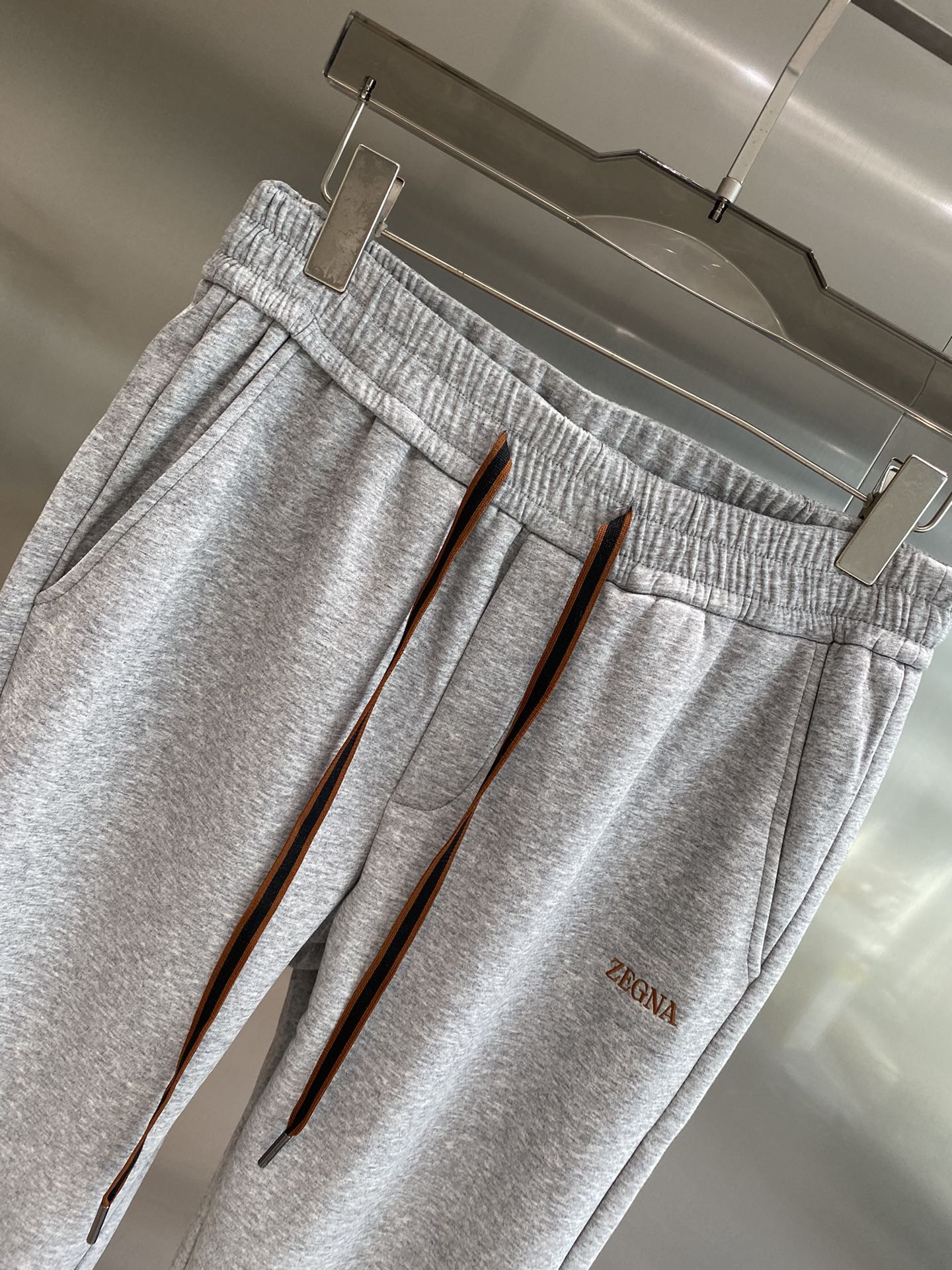 ¡Ermenegildo Zegna 2024 otoño e invierno pantalones casuales! El sitio web oficial de venta sincronizada marca clásica LOGO pantalones casuales tela personalizada comodidad es excelente tacto de la mano: oficina fuerte reconocimiento es muy alta artesanía perfecta calidad modelos acolchados Tamaño M-3 XL🅿️520-alta fábrica de imitación