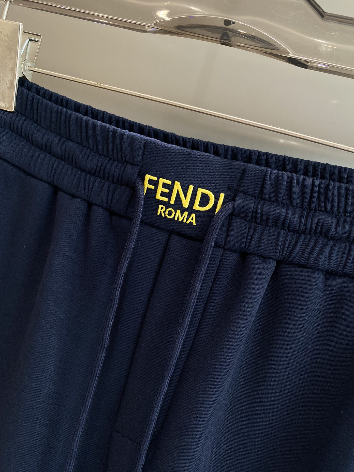 ¡Fendi 2024 otoño e invierno pantalones casuales! El sitio web oficial de venta sincrónica marca clásica LOGO pantalones casuales tela personalizada comodidad es extremadamente buena tacto de la mano: Lie Oficina grado de reconocimiento es muy alta artesanía perfecta calidad modelos acolchados Tamaño M-3 XL 🅿️520 - fábrica de alta imitación