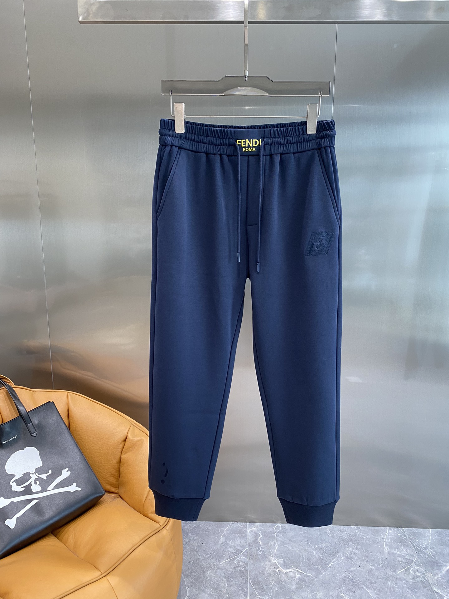 ¡Fendi 2024 otoño e invierno pantalones casuales! El sitio web oficial de venta sincrónica marca clásica LOGO pantalones casuales tela personalizada comodidad es extremadamente buena tacto de la mano: Lie Oficina grado de reconocimiento es muy alta artesanía perfecta calidad modelos acolchados Tamaño M-3 XL 🅿️520 - fábrica de alta imitación