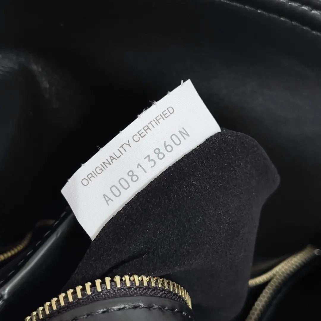 Inspiration de 1970 Bottega Veneta Women's Logo Shoulder Bag surface en cuir lisse pour apporter un sens propre de la beauté comme le lieu de travail des femmes pointu et dur boucle avant matériel de haute qualité pendentif sac corps élégance rétro globale excellente sensation de cuir doux Baodiejia cette série peut être décrite comme un ensemble beau affaibli usure sur la complexité ne rivalise pas pour saisir seulement la meilleure interprétation de la qualité de lui-même !Numéro de modèle : 806034 (Large)Taille : 30*20*8cm