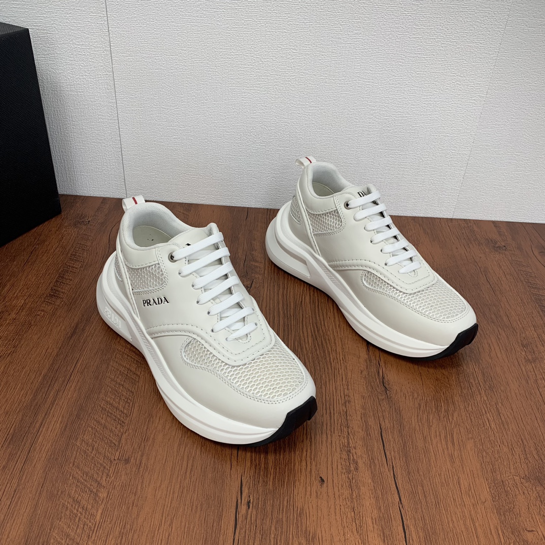 Prada/Prada Men's Leather Patchwork Mesh Casual Sneakers¡Dongguan producción de bienes feroz! ¡Importados de piel de becerro de empalme de tela de malla superior división geométrica de la precisión de fabricación costura uniforme textura de cuero de un vistazo de moda y generoso suave y cómodo transpirable exterior decorado con PRADA letras logotipo lengua decorado con letras clásico logotipo talón decorado con tela zapatos viaje P familia tipo entrenador clásico con forro de tela logotipo estampado plantilla de cuero de vaca con P exclusiva suela de goma detalles de la artesanía fina viajar con un buen producto!Tamaño: 38-39-40-41-42-43-44 (38,45 a la orden) P940