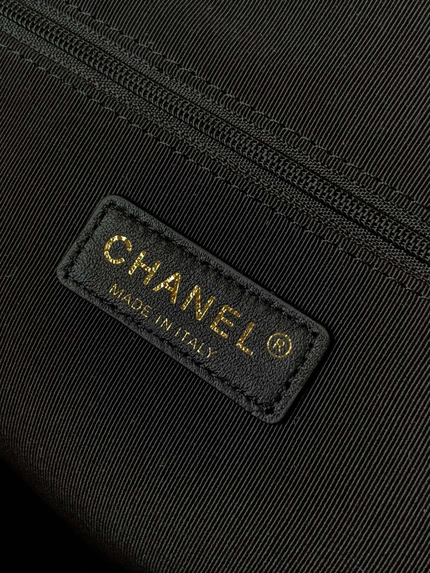 Image [9]-Chanel Large Bowling Bag Maxi Bowling Bag Le poids propre est très léger La capacité est vraiment grande On peut même l'utiliser comme sac de voyage, comme gobelet d'eau et ce qui ne pose aucun problème est très pratique On se dépêche Taille 40*29*15cm-sacs à la mode