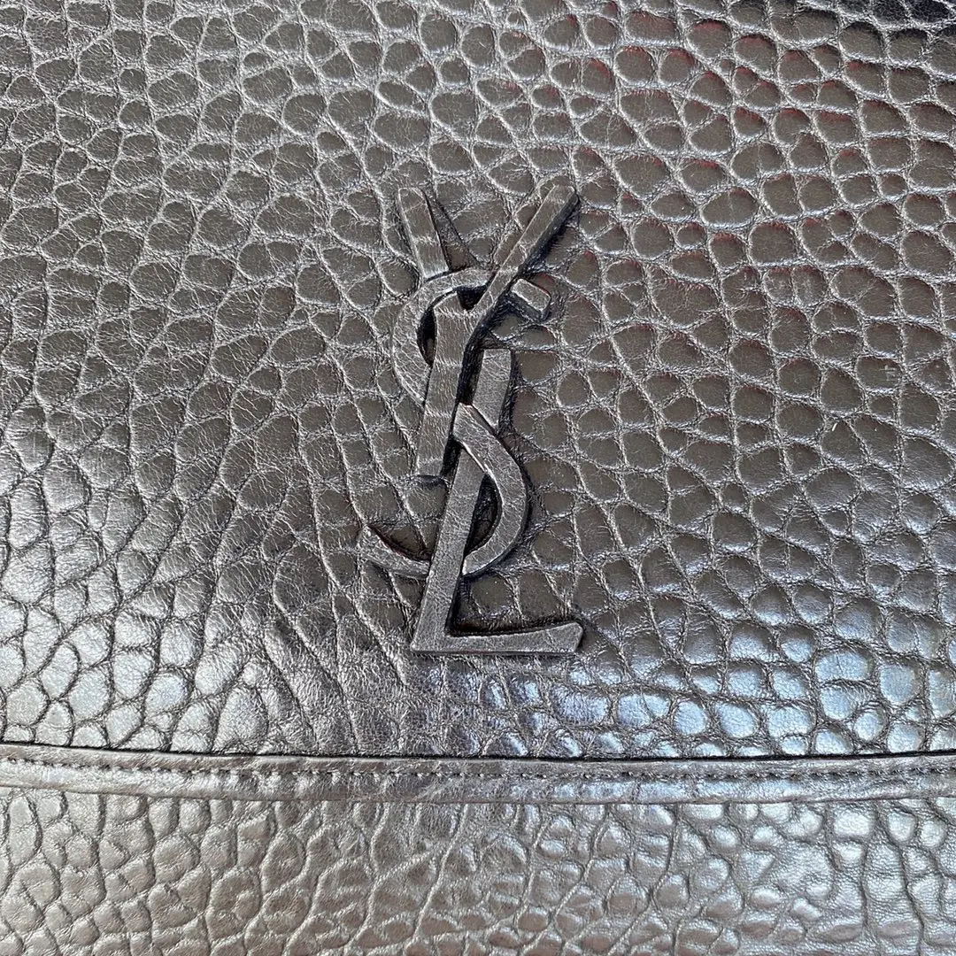 YSL Niki elefante grão de pele de carneiro modelos para homens e mulheres pode ser de volta sal faculdade estilo saco de ombro crossbody leve pele de cordeiro macia em geral low-key luxo e versátil pendulares tipo de saco pode ser casual sal logotipo preto design mais simples alça de ombro não é removível fácil de modelagem côncava como o bebê pode ser completamente nas mãos do parágrafo não estará desatualizado Oh Tamanho: 32 * 22 * 10cm Modelo: 781935-Altas bolsas Faux