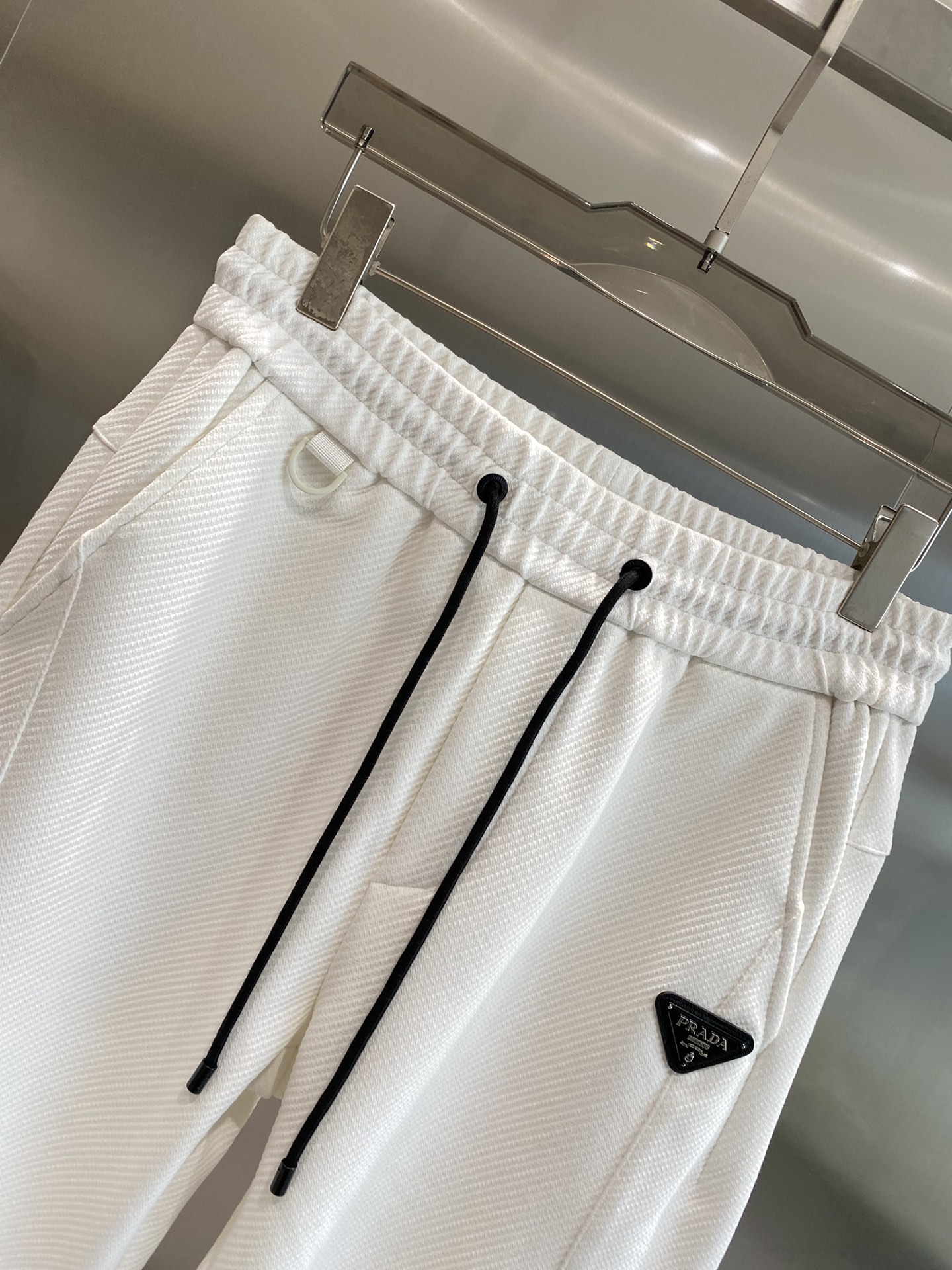 ¡Prada 2024 otoño e invierno nuevos pantalones casuales! El sitio web oficial de la marca de venta sincrónica clásico LOGO pantalones casuales tela personalizada comodidad es excelente tacto de la mano: Lie Oficina reconocimiento es muy alta artesanía perfecta calidad modelos acolchados Tamaño M-3 XL 🅿️520 - fábrica de alta imitación