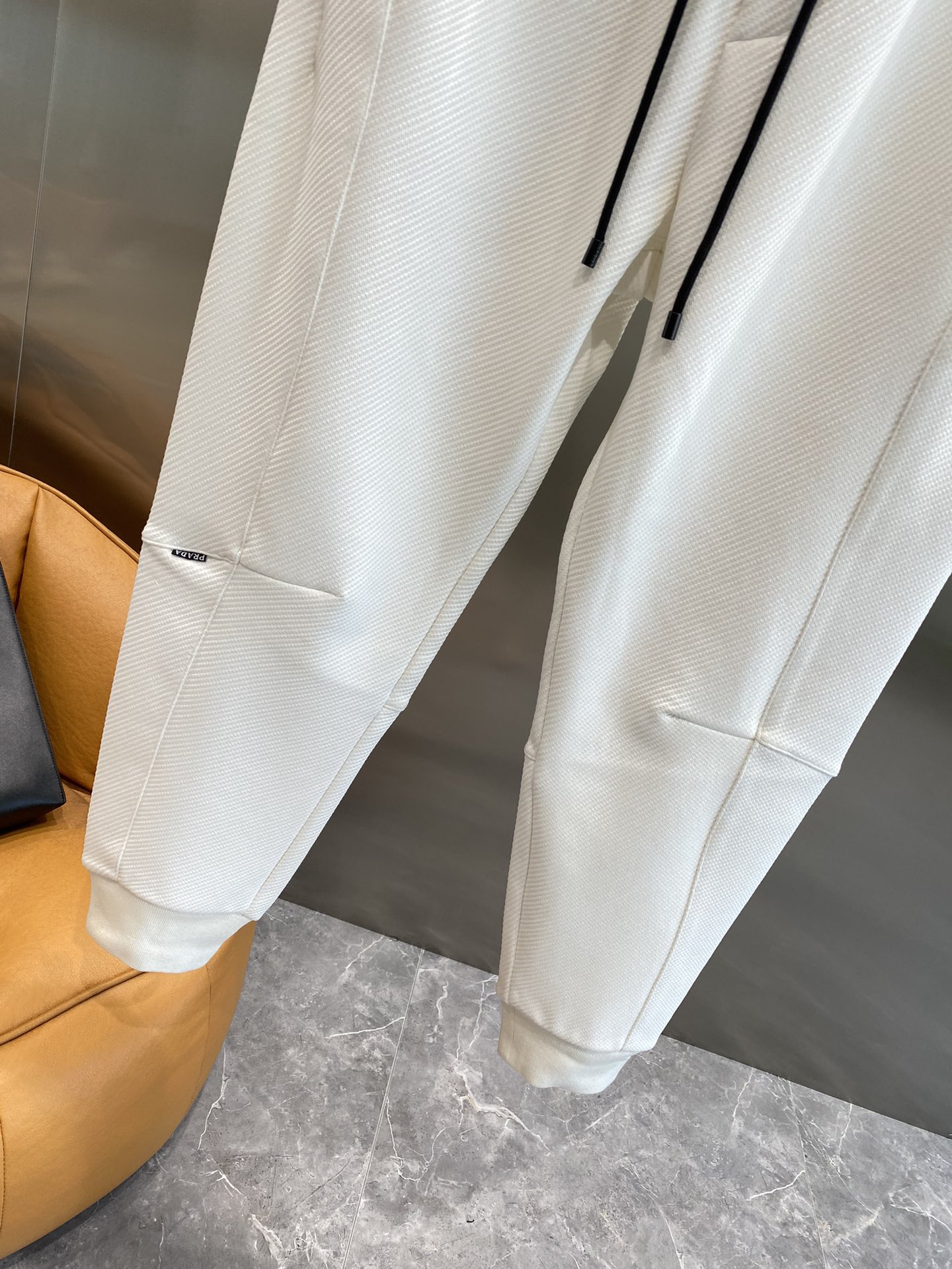 Prada 2024 fall and winter new casual pants! The official website synchronization sale brand classic LOGO casual pants customized fabric comfort is extremely good hand touch: Lie Office literacy is very high perfect quality craft padded models Size M-3 XL 🅿️520 - high imitation factory