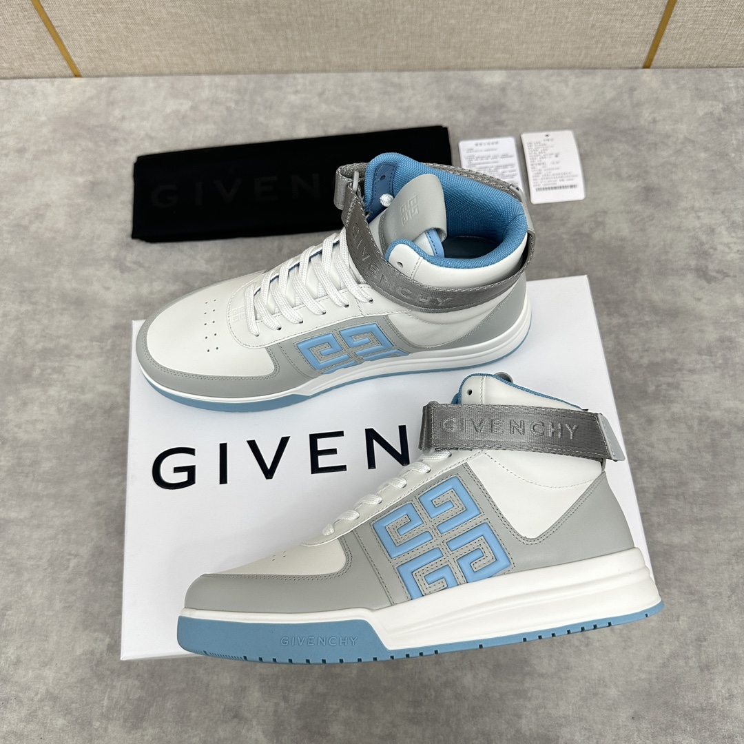 Givenchy Importado Couro de vaca liso Fecho em renda com bloqueio de cor Presilhas no tornozelo Logótipo Givenchy amovível Guarnição em tecido Painel lateral com logótipo 4G Gravado com costura Aba do calcanhar acentuada com logótipo Givenchy Lingueta com logótipo Givenchy e logótipo 4G Sola original moldada por injeção em dois tons com logótipo Givenchy e logótipo 4G DETALHES DO LOGÓTIPO Givenchy LOGO INSOLE SUPERIOR COM SOLA INJETADA Toda em pele de vaca em sete cores🉑Tamanhos de balcão standard:39-44# (38.45🉑️ por encomenda) P¥960