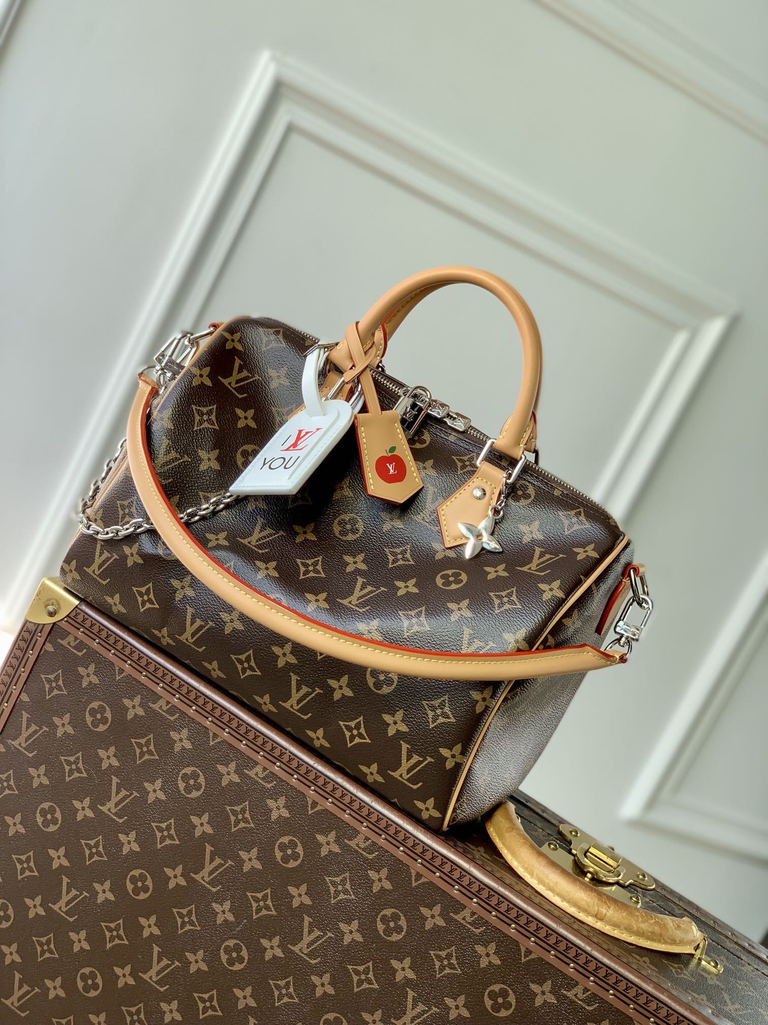 P1960 LV M11945Speedy Soft 30 Crafty bolso de mano para viajar cómodamenteMonclerograma revestido de lona para mayor suavidadForro de piel y bolsillo para llaves con pinceladas que llaman la atenciónPase de bordado y adornos de estuche rígido para mayor diversiónBolsillo interior con cremallera para el pasaporte y otros objetos esencialesAsas de torón para mayor garbo21 x 17 x 30 cm (Al x An x Pr) - Al x An x Pr (Al x An x Pr) - P1960 LV M11945Speedy Soft 30 Crafty bolso de mano para viajar cómodamente 30 cm (alto x ancho x largo)-Bolso de alta costura