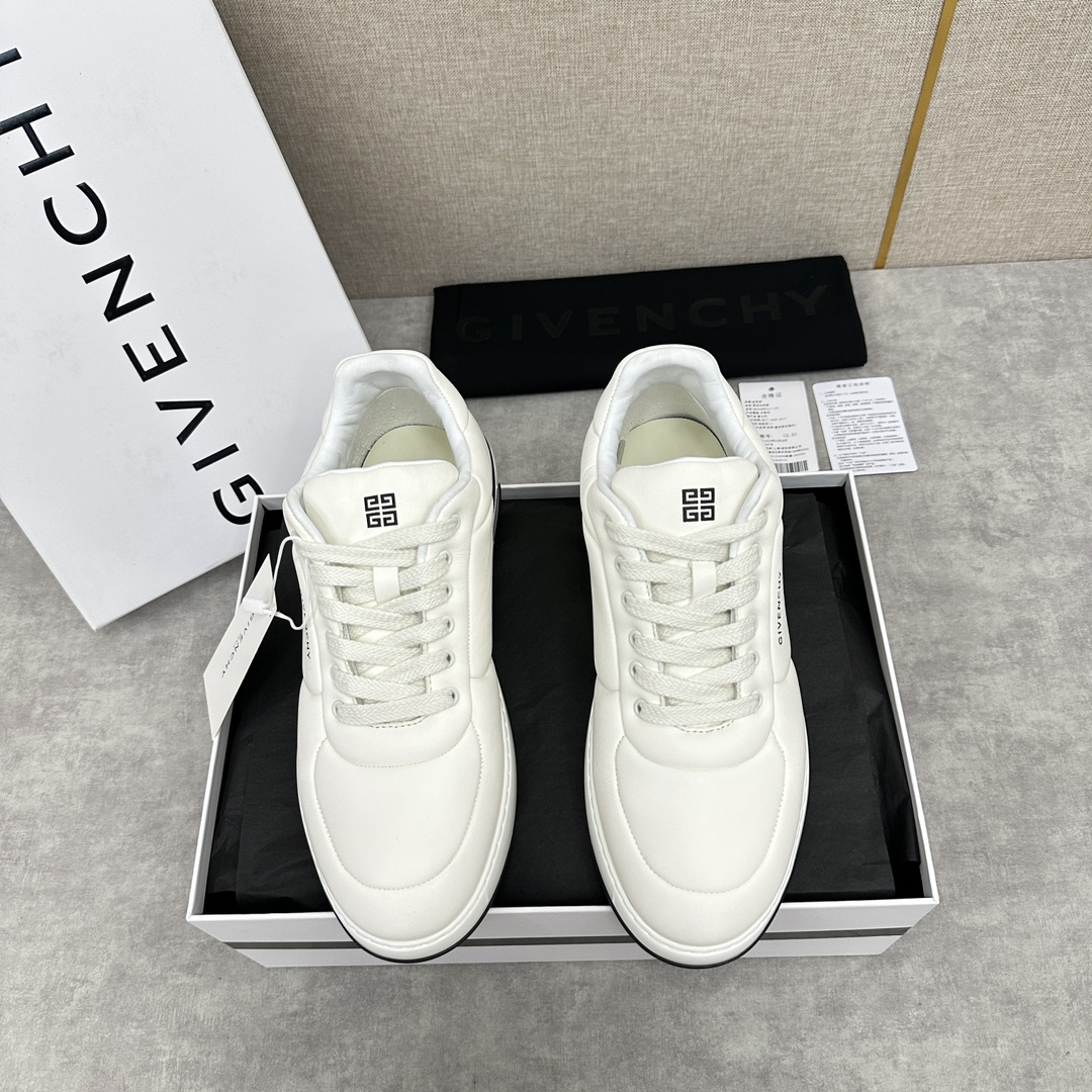 Givenchy entrenadores zapatos de tabla Deporte entrenador serie Hecho de cuero de vaca tirado importados Parte superior completa decorada con colores contrastantes 🆚 Givenchy logotipo patrón de impresión Suela de espuma combinada Talón a lo largo de la tira de la lengua de impresión grabado 4G LOGO Plantilla de cuero de vaca Suela de goma original de pelo Tamaño del contador estándar: 39 ~ 44# (38.45#) 🉑️ personalizado)P¥860