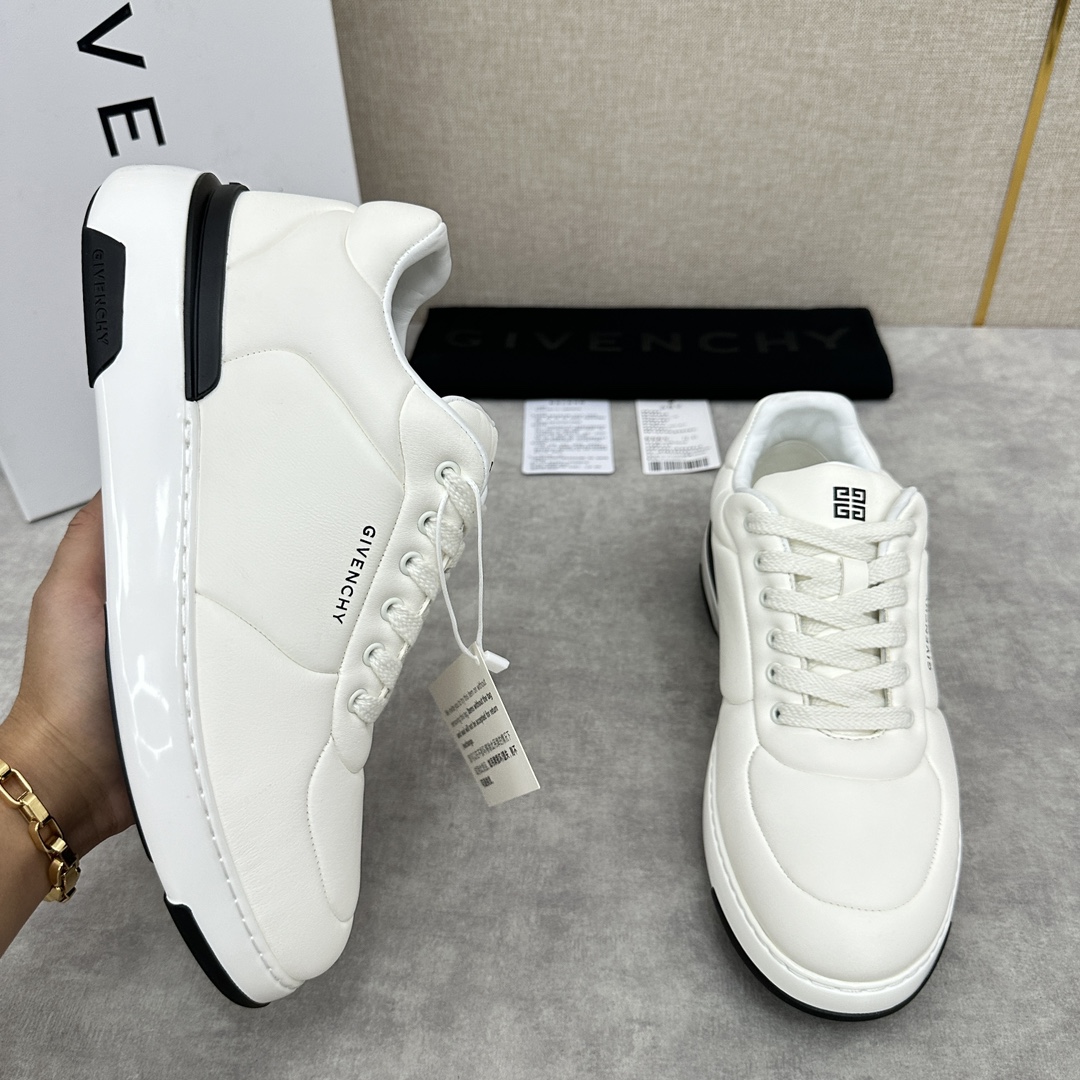 Givenchy entrenadores zapatos de tabla Deporte entrenador serie Hecho de cuero de vaca tirado importados Parte superior completa decorada con colores contrastantes 🆚 Givenchy logotipo patrón de impresión Suela de espuma combinada Talón a lo largo de la tira de la lengua de impresión grabado 4G LOGO Plantilla de cuero de vaca Suela de goma original de pelo Tamaño del contador estándar: 39 ~ 44# (38.45#) 🉑️ personalizado)P¥860