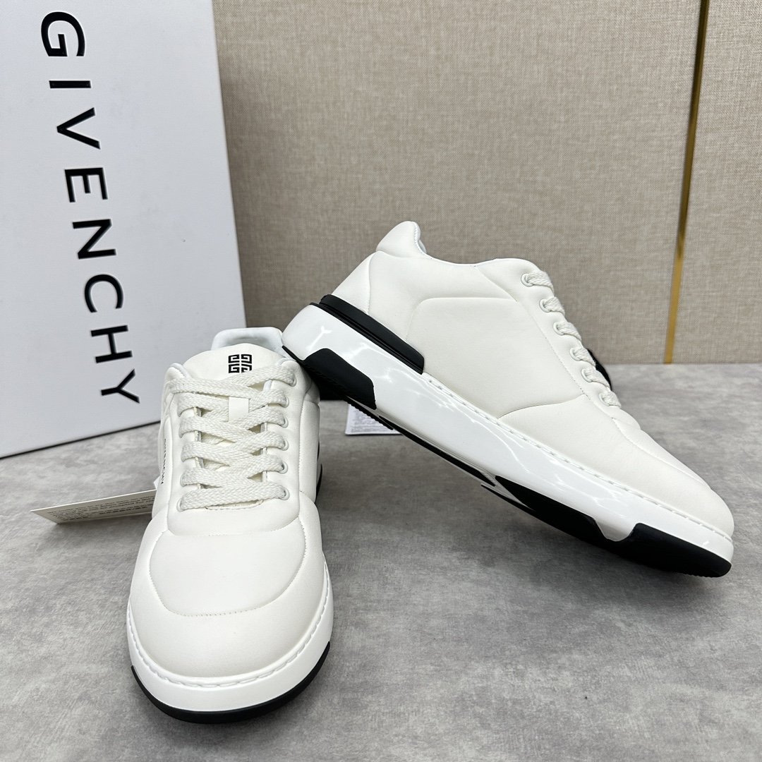 Givenchy sneakers board shoes Sport sneaker series Made of imported grain cowhide leather Upper full decorated with contrasting colors 🆚 Givenchy logo print pattern Foam combination outsole heel along the strip tongue print engraved 4G LOGO cowhide insole Original rubber hair outsole Standard counter size: 39 ~ 44# (38.45#) 🉑️ customized) P¥860