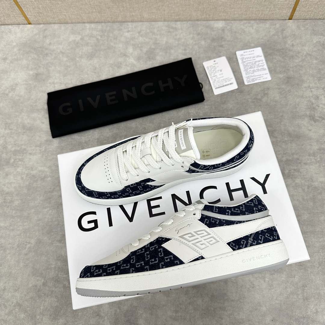 Givenchy Givenchy lanza por primera vez en línea las nuevas zapatillas bajas G MoVE MonclerOGRAM inspiradas en las zapatillas de tenis de los años ochenta Sencillas, cómodas y deportivas con actitud deportiva Confeccionadas en piel de vacuno importada con estampado G vaquero bloqueado en color Perforaciones transpirables en la puntera Logotipo 4G transpirable en los laterales Etiqueta con el logotipo 4G de Givenchy en la lengüeta y el talón Rayas de charol ¡Rayas de charol con pespuntes para un toque de moda Empeine acolchado para mayor comodidad Forro de piel de becerro Almohadilla individual de látex de vacuno integrada Suela original de caucho moldeado Ligeras y cómodas!  ¡Disponible en muchos colores! Talla de contrafuerte estándar: 39 ~ 44# (38,45 🉑 a medida) Modelos de denim patchwork P ¥ 760 Modelos de piel plena P ¥ 800-Altos bolsos de imitación