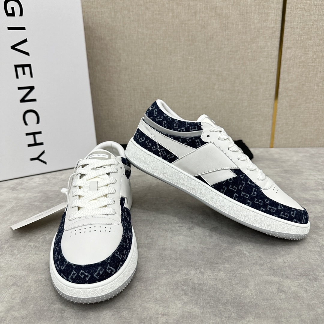 Image [7]-Givenchy G MoVE MonclerOGRAM Low-top sneaker Inspired by the tennis shoes of the eighties Simple comfort and athletic attitude in sync Imported cowhide leather with contrasting G print denim Breathable perforations on the toe Breathable 4G logo on the sides Givenchy 4G logo label on the tongue and heel Patent leather stripes for added comfort! Enhanced with a fashionable heel lining for added comfort Lined with calfskin leather Individual integrated cowhide latex cushions Original molded rubber sole Lightweight and comfortable!  Multi-color available! Standard counter size: 39 ~ 44# (38.45 🉑 customized) Patchwork denim models P ¥ 760 full leather models P ¥ 800-High Faux Bags