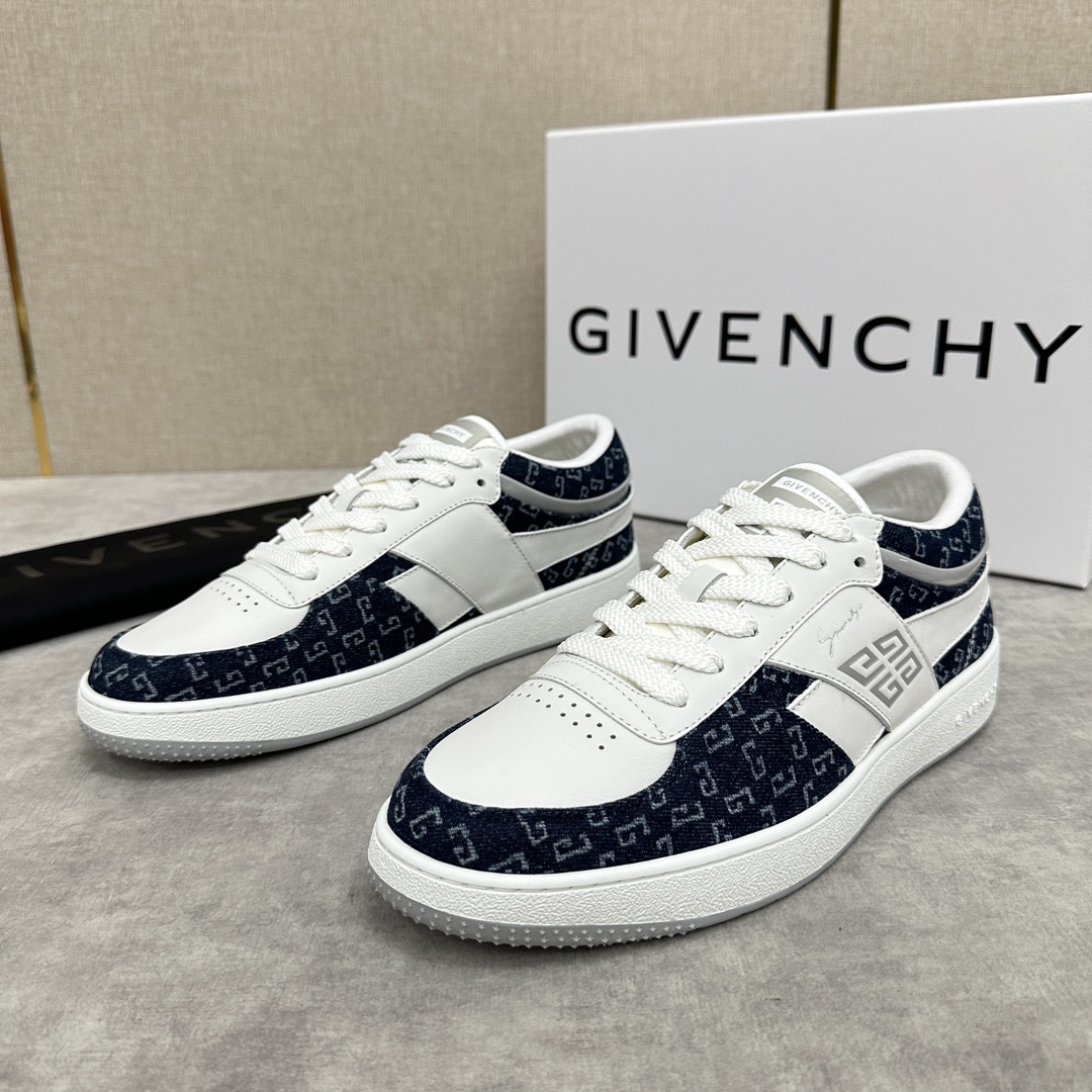 Image[6]-Givenchy G MoVE MonclerOGRAM low-top sneaker Inspired by the tennis shoes of the eighties Simple, comfortable and sporty with an athletic attitude Made of imported cowhide leather with contrasting G print denim Breathable perforations on the toe Breathable 4G logo on the sides Givenchy 4G logo label on the tongue and heel Patent leather stripes for accent. Enhanced with a fashionable heel lining for added comfort Lined with calfskin leather Individual integrated cowhide latex cushions Original molded rubber sole Lightweight and comfortable!  Multi-color available! Standard counter size: 39 ~ 44# (38.45 🉑 customized) Patchwork denim models P ¥ 760 full leather models P ¥ 800-High Faux Bags