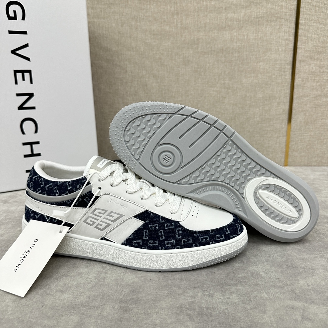 Image [8]-Givenchy G MoVE MonclerOGRAM Low-top sneaker Inspired by the tennis shoes of the eighties Simple, comfortable and sporty with a sporty attitude Made from imported cowhide leather with contrasting G print denim Breathable perforations on the toe Breathable 4G logo on the sides Givenchy 4G logo label on the tongue and heel Patent leather stripes for added comfort! Enhanced with a fashionable heel lining for added comfort Lined with calfskin leather Individual integrated cowhide latex cushions Original molded rubber sole Lightweight and comfortable!  Multi-color available! Standard counter size: 39 ~ 44# (38.45 🉑 customized) Patchwork denim models P ¥ 760 full leather models P ¥ 800-High Faux Bags