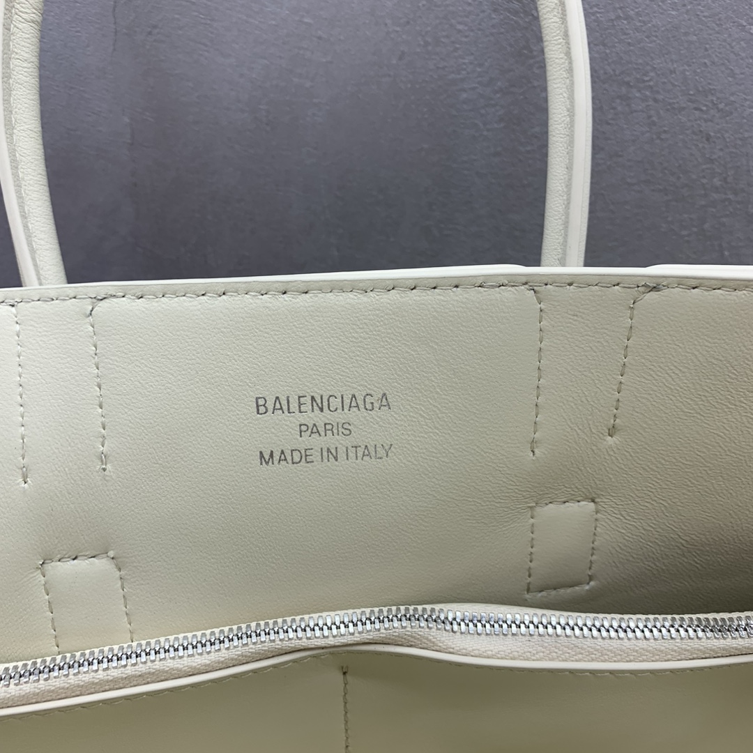 イメージ[7]-小さなホワイトシルバーバックルBalenciag Bel Airショーハンドバッグ秋冬オンライン!!!!シンプルでファッショナブルなデザイン！シンプルでファッショナブルなそのデザインは絶妙であり、寛大なフロントフラップのデザインは、それが毎日の外出や重要な機会であるかどうか、それはあなたがファッションの世界で新たなお気に入りであるそれ#の背面の焦点になることができます品質を示すの詳細な感覚をより重ねる モデル番号：789891480サイズ：30-10-24cm,-高品質のハンドバッグ。