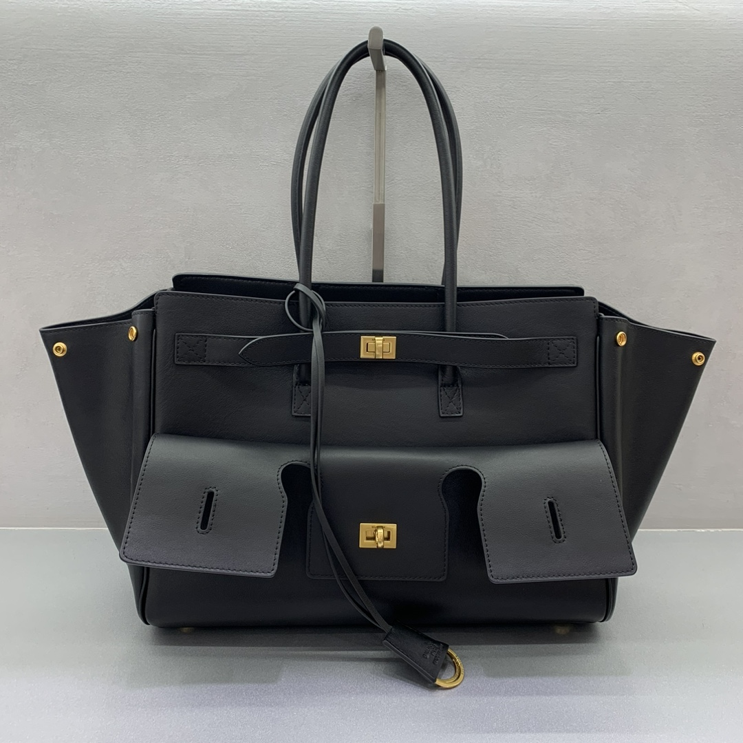 Imagem [3]- Bolsa Balenciag Bel Air Show Média Preta com Fivela Dourada outono/inverno Online!!!! Não importa o que aconteça, tem de ter uma Balenciag Bel Air Medium, é tão glamorosa! Simples e elegante, o seu design é requintado e generoso O design da aba frontal tem um sentido de hierarquia Os detalhes mostram qualidade Quer seja um passeio diário ou uma ocasião importante, pode fazer com que se torne o foco da parte de trás # é a nova favorita no mundo da moda Tamanho: 36.5-14.5-28cm Modelo No.: 789891680-High Faux Bags