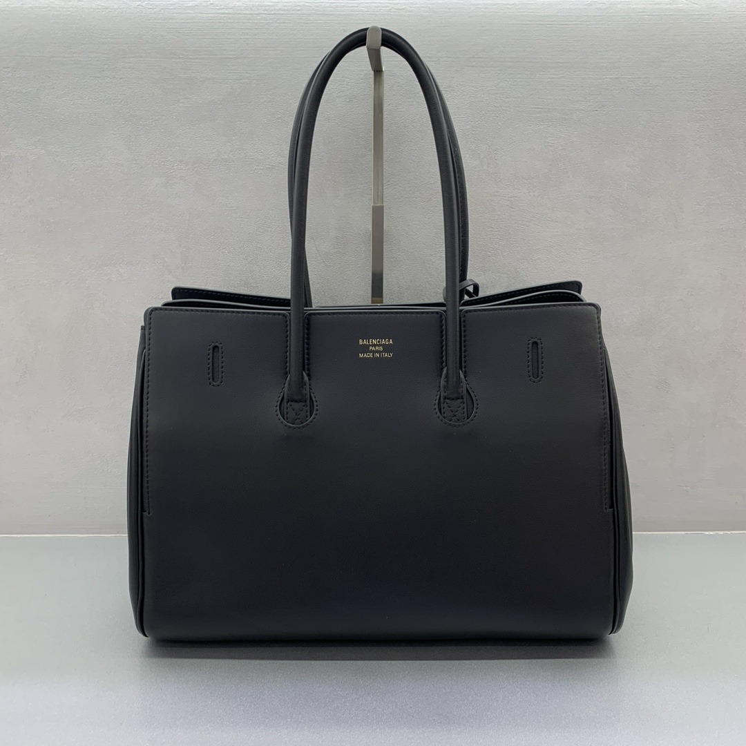 Imagem [2]- Bolsa Balenciag Bel Air Show com fivela dourada preta média outono/inverno Online!!!! Não importa o que aconteça, tem de ter uma Balenciag Bel Air em tamanho médio... é tão glamorosa! Simples e elegante, o seu design é requintado e generoso O design da aba frontal tem um sentido de hierarquia Os detalhes mostram a qualidade Quer seja um passeio diário ou uma ocasião importante, pode fazer com que se torne o foco das costas # é a nova favorita no mundo da moda Tamanho: 36.5-14.5-28cm Modelo No.: 789891680-High Faux Bags