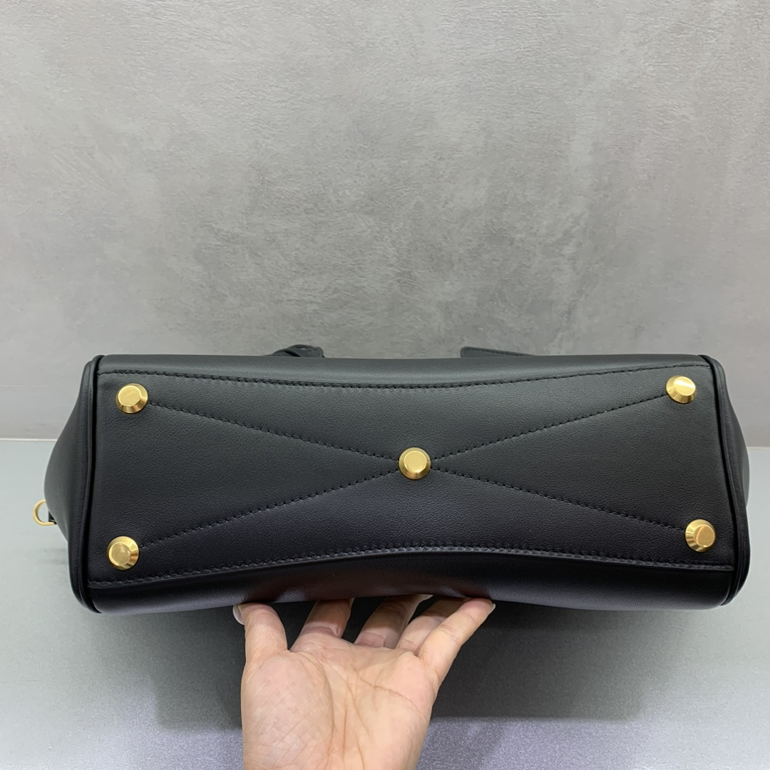 Imagem [6]- Bolsa Balenciag Bel Air Show Pequena Preta com Fecho Dourado outono/inverno Online!!!! Não importa o que aconteça, a pequena Balenciag Bel Air é tão glamorosa! Simples e elegante, o seu design é requintado e generoso, o design da aba frontal é mais detalhado, mostrando qualidade, quer seja um passeio diário ou ocasiões importantes, pode fazer com que se torne o foco da parte de trás # é a nova favorita no mundo da moda Modelo No.: 789891480 Tamanho: 30-10-24cm,-Bolsas de alta qualidade