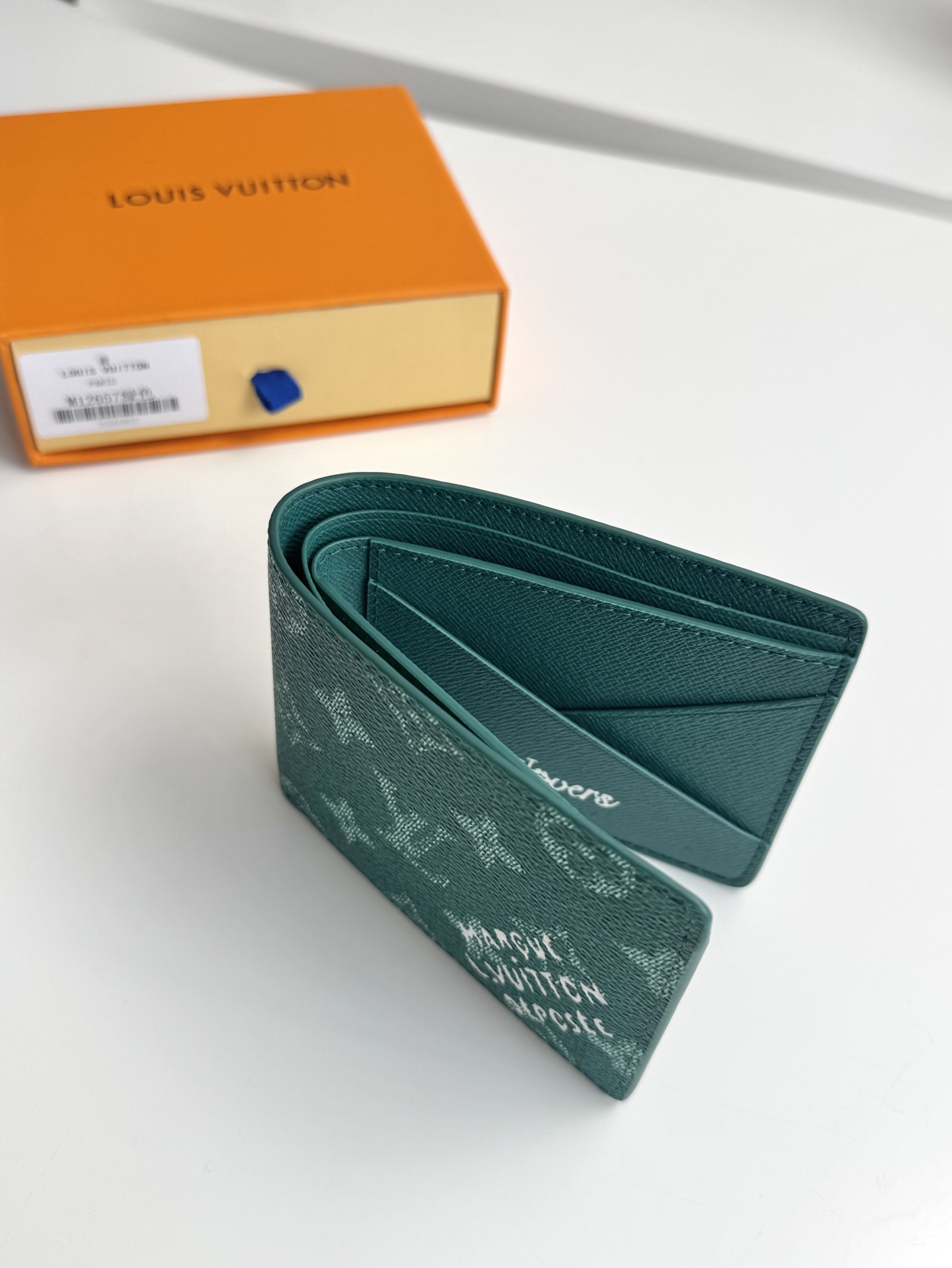 Image [3]-P320 M12657 Green This Multiple wallet in Monclerogram Heritage canvas releases a modern style delicate display of vertical and horizontal textures and Marque L.Vuitton Déposée logo and other details of the original Damier pattern Dimensions: 11.5 × 9 × 1.5cm-high-fashion bags