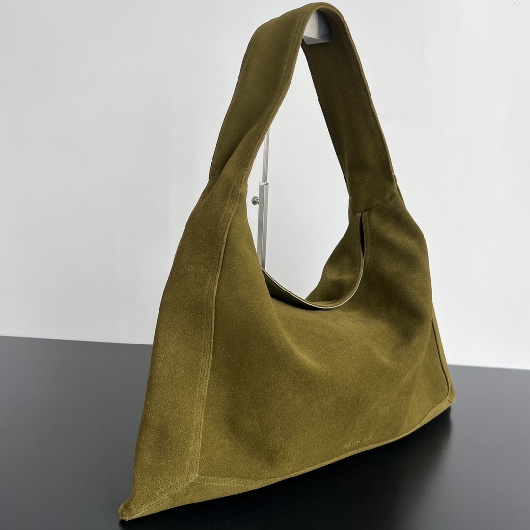 Bv Large Suede Hop Handbag 803976🎈 One-piece molded whole sheet of deerskin velvet design as a whole instead of woven bag surface more simple and handsome 😎 The body of the bag is soft and casual the mouth of the bag is more convenient and safe to open and close with a double-sided magnetic closure! Pyramid silhouette both practical and fashionable 👏 this unique beauty and texture can not be replaced by any other bag 💯Size: 54x24x13 p2700