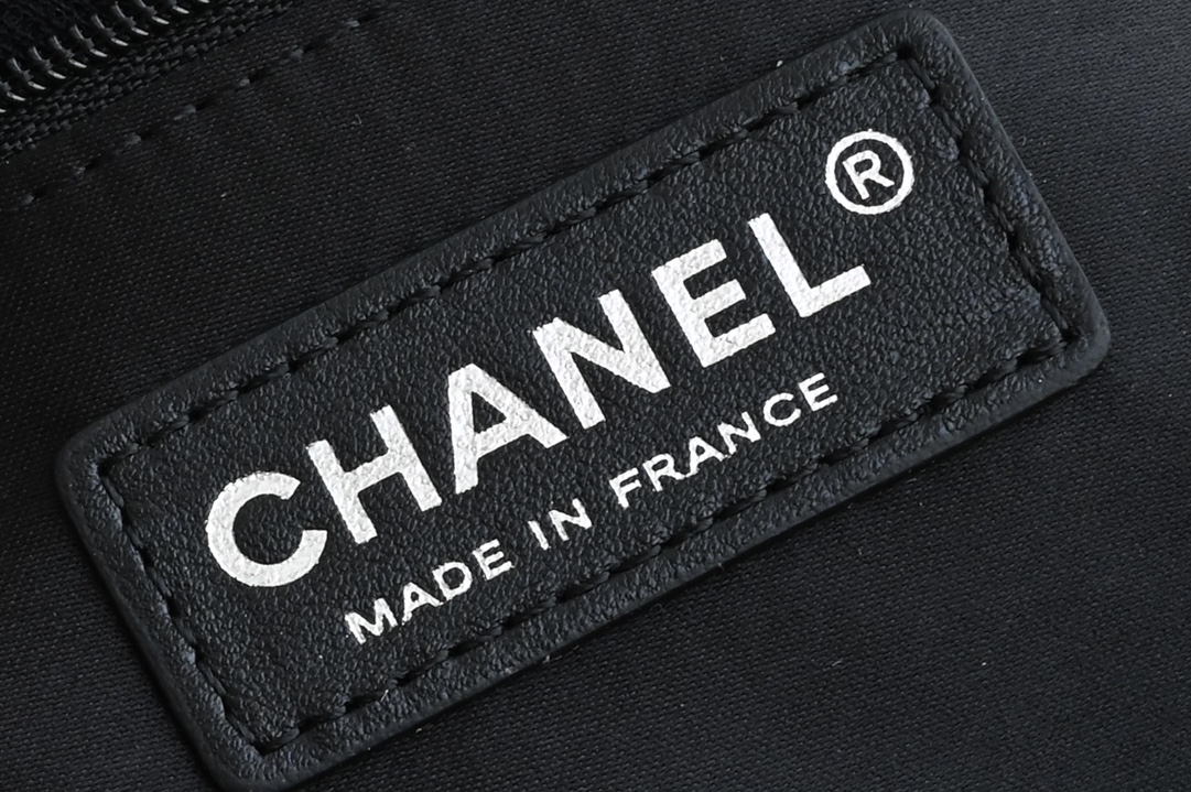 Chanel chaîne d'argent Grand Shopping Tote (appelé GST) est né en 2010 avec un style de conception de grande capacité pour attirer l'attention coût efficace est également très élevé ! Par de nombreux amateurs de CHANEL appelé Chanel sac d'entrée de style de choix Cuir : France Haas usine originale résistant à la fabrication de caviar cowhide Matériel : acier gravé blanc lat Taille : 34 * 24 * 12cm-Haut Faux Sacs