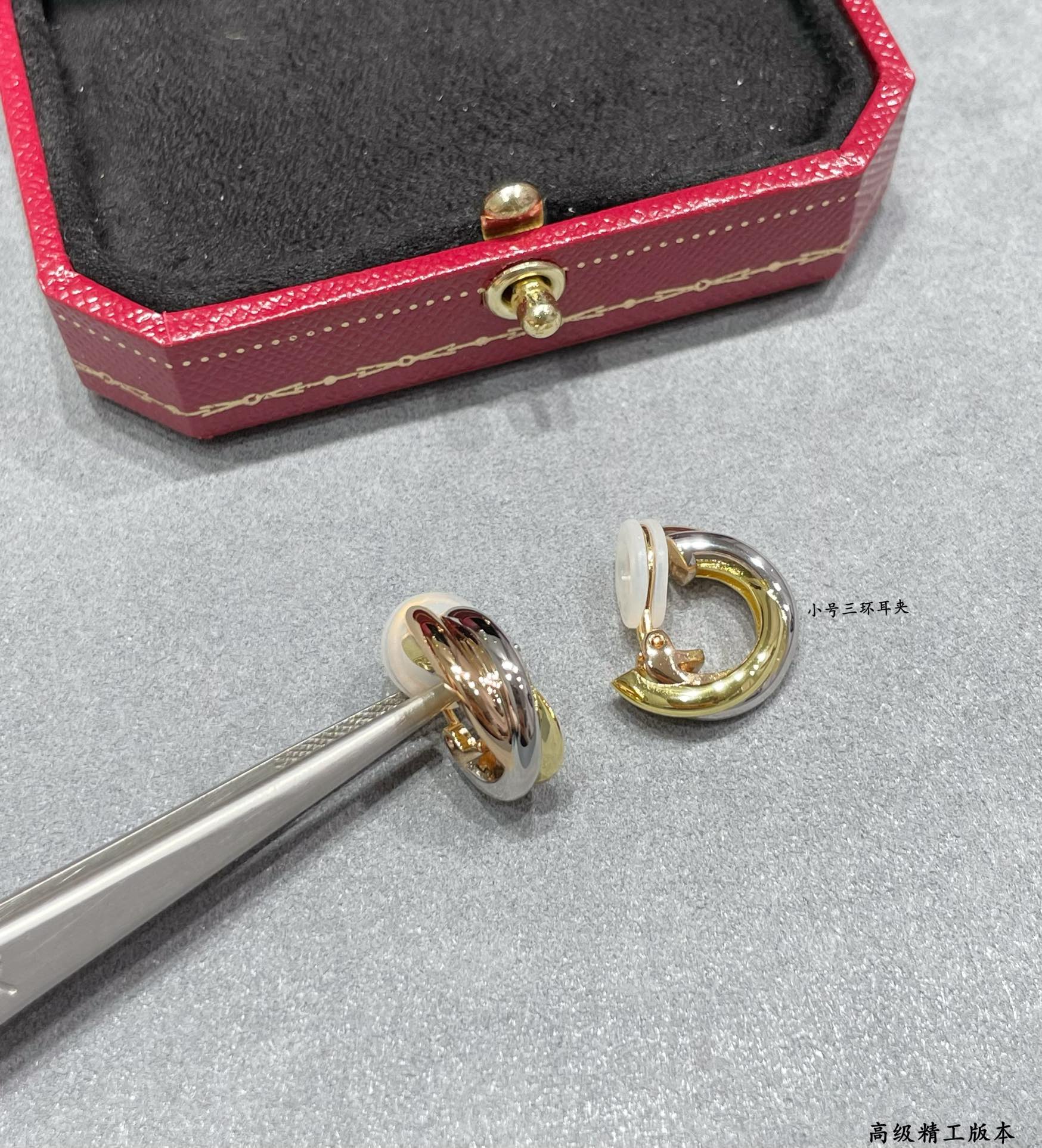 p240V material de ouro Cartier trompete três anéis clipe de orelha outro anel clássico abraçar incrustações Interpretação perfeita da estética simétrica Conforto de desgaste elegante e generoso também não é fácil de ligar aos itens! Barra de textura de ouro real artesanato fino O polimento do molde executivo é feito com muito cuidado!