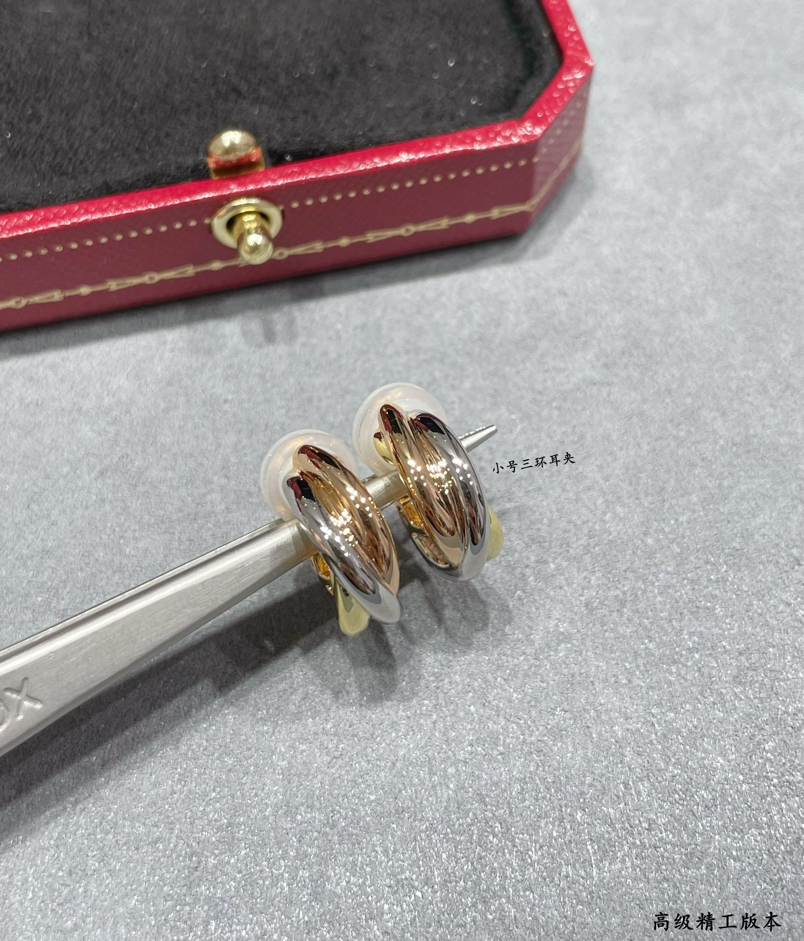 p240V material de ouro Cartier trompete três anéis clipe de orelha outro anel clássico abraçar incrustações Interpretação perfeita da estética simétrica Conforto de desgaste elegante e generoso também não é fácil de ligar aos itens! Barra de textura de ouro real artesanato fino O polimento do molde executivo é feito com muito cuidado!