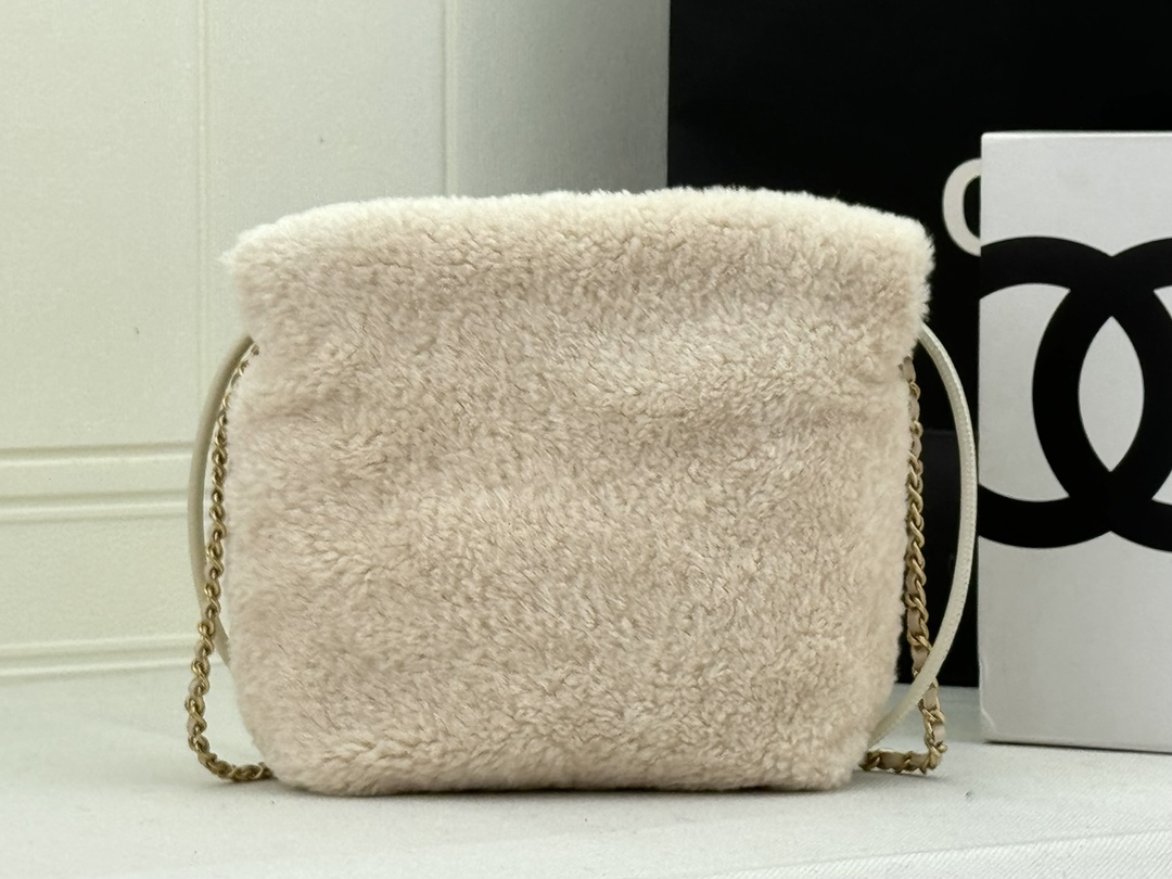 Chanel 24K sac AS3980 hiver peluche mini Chaud et câlin comme un ours en peluche, le sac en fourrure sera votre meilleur partenaire dans la mode rétro La mode et le rétro ont longtemps été entrelacés l'un avec l'autre est sans aucun doute les modèles explosifs populaires du monde de la mode aussi longtemps que le savvy de la mode Ne manquez pas ce must-have Oh Taille 20cm-Haut Faux Sacs