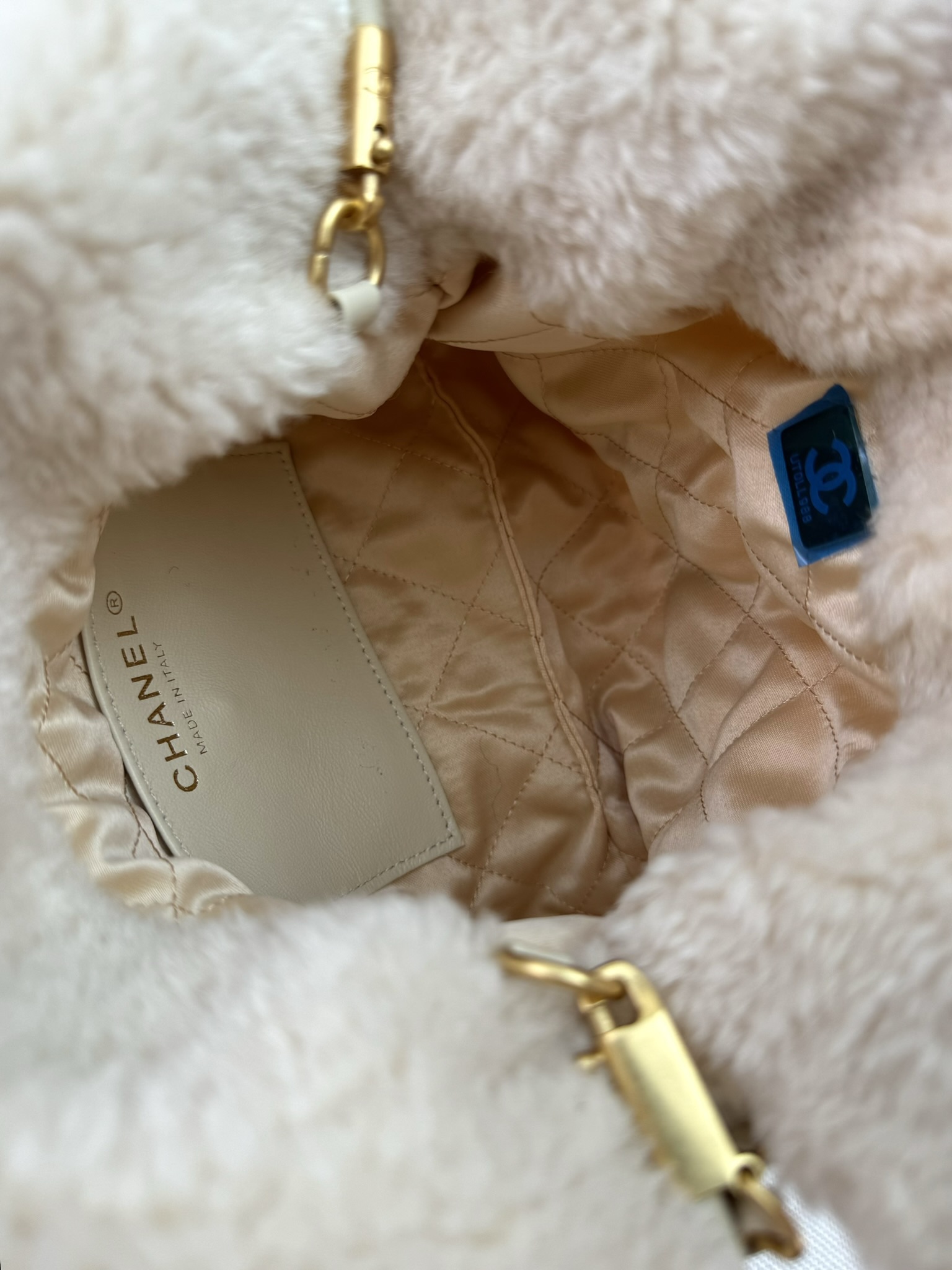 Chanel 24K sac AS3980 hiver peluche mini Chaud et câlin comme un ours en peluche, le sac en fourrure sera votre meilleur partenaire dans la mode rétro La mode et le rétro ont longtemps été entrelacés l'un avec l'autre est sans aucun doute les modèles explosifs populaires du monde de la mode aussi longtemps que le savvy de la mode Ne manquez pas ce must-have Oh Taille 20cm-Haut Faux Sacs