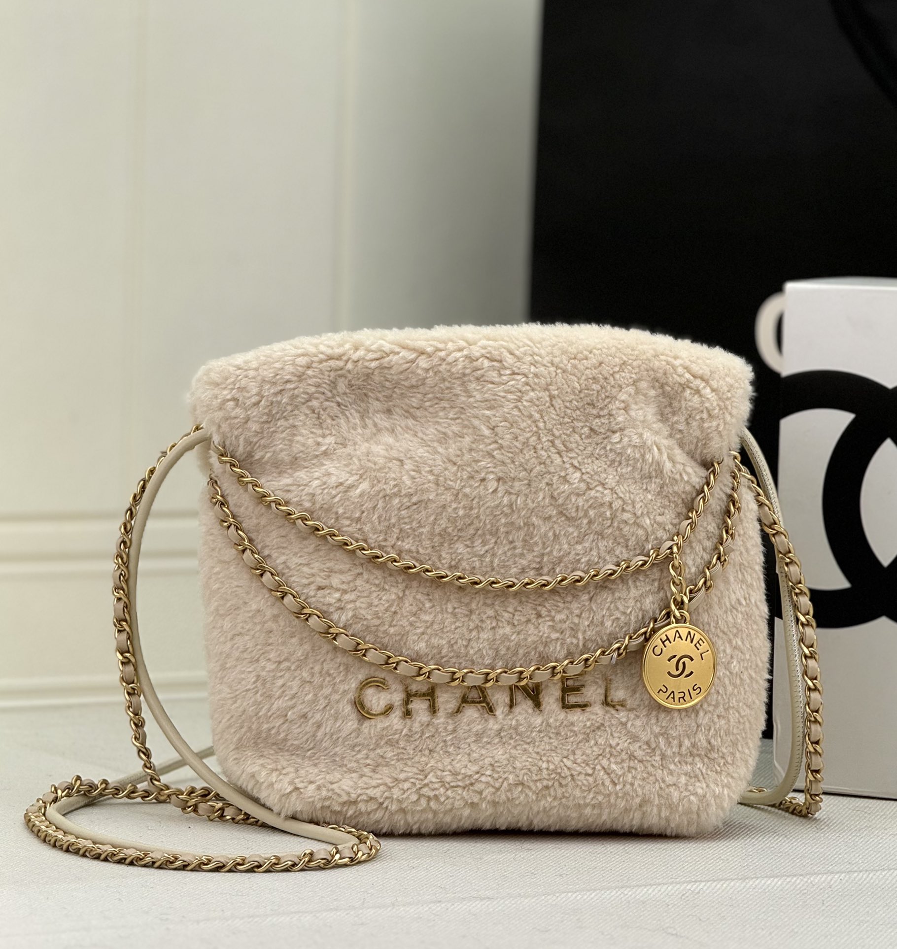 Chanel 24K sac AS3980 hiver peluche mini Chaud et câlin comme un ours en peluche, le sac en fourrure sera votre meilleur partenaire dans la mode rétro La mode et le rétro ont longtemps été entrelacés l'un avec l'autre est sans aucun doute les modèles explosifs populaires du monde de la mode aussi longtemps que le savvy de la mode Ne manquez pas ce must-have Oh Taille 20cm-Haut Faux Sacs