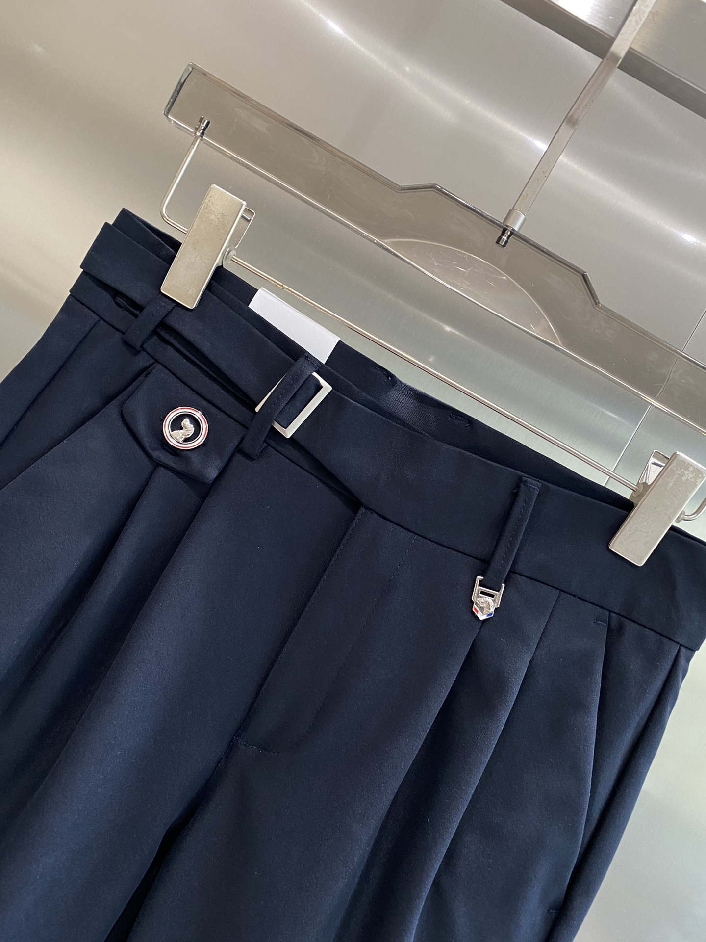 ¡Bobberley 2024 otoño e invierno Asia contador serie más! ¡Bienes de gama alta de gama alta a medida Slim pantalones de negocios pantalones casuales hardware original diario de negocios y de ocio son plenamente aplicables a los modelos en el cuerpo efecto de ultra-positiva tridimensional Slim cadera líneas de la pierna se manifiestan plenamente que contiene Tencel tejidos especiales de algodón! ¡Pertenece al tipo de algodón tejido de color! ¡La textura es apretado y delicado en el cuerpo es muy cómodo y elegante y muy ponible versátil muy vale la pena conseguir! ¡Los clientes antiguos deben recibir recomendado! Size: 29-36🅿️500-high-fashion-factory