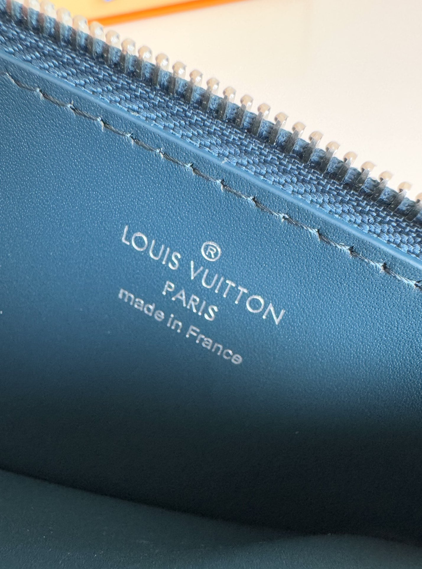 P360 M82068 Lake Blue Tailored from Louis Vuitton's iconic Taiga leather, the Coin card holder has a slim, clean look and is ideal for securely storing loose change and banknotes. Inside, there are multiple credit card slots and bill compartments, plus an additional zippered coin pocket.