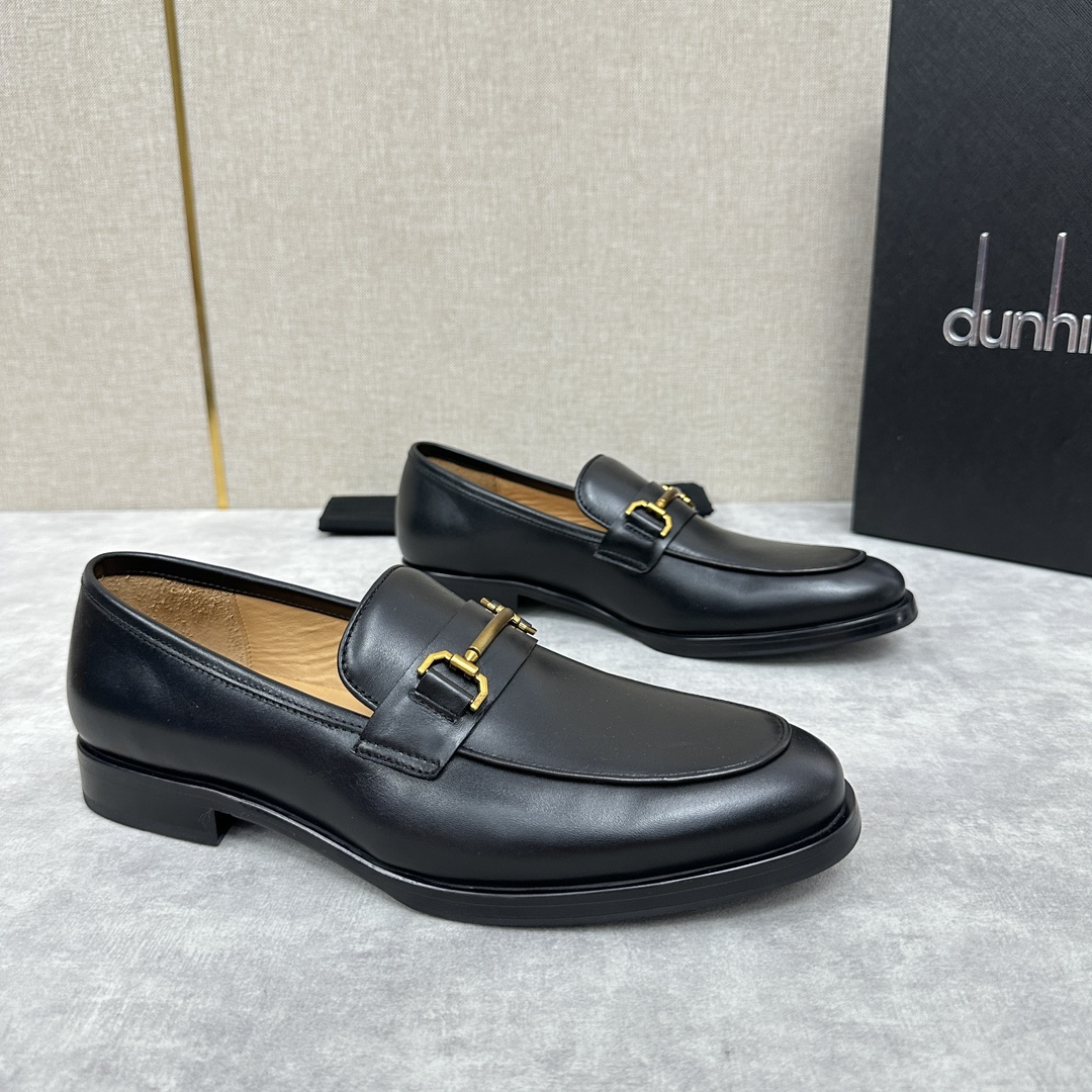 Dunhill Chiltern Slip On Leather Shoes Dunhill foi criada em 1893, em Inglaterra, por um jovem empresário e inventor - ALfred dunhill's hands, ao longo do último século, para se tornar numa marca de luxo de renome mundial Dunhill design men unique to the British traditional style as Inspirado no estilo tradicional britânico, combinado com um design moderno e inovador para criar um visual elegante, feito de pele de cabra francesa importada, forrado com pele de vitela importada, acolchoado com pele espessa e resistente ao desgaste, para criar um toque confortável e suave. Logotipo conjunto completo da embalagem original para venda Três cores no clássico preto, azul, marrom sapatos de couro padrão tamanho: 39 ~ 44# (38.45.46 🉑 personalizado) P ¥ 1100-Fábrica de alta imitação