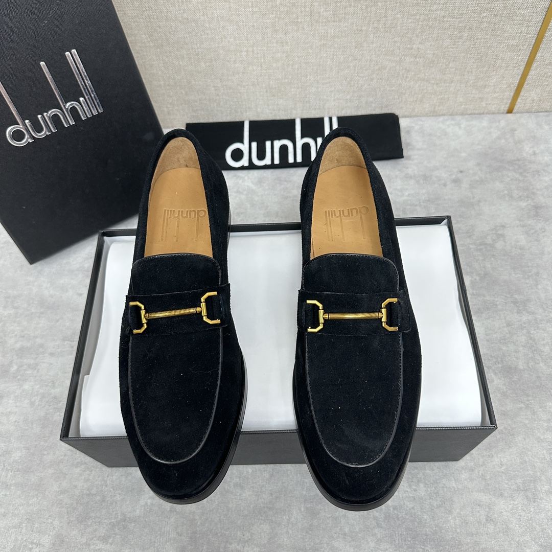 Dunhill Chiltern Slip On Zapatos de cuero Dunhill fue creado en 1893 en Inglaterra por un joven empresario e inventor - las manos de ALfred dunhill durante el siglo pasado para crecer en una marca de lujo de renombre mundial Dunhill diseño de los hombres únicos en el estilo tradicional británico como Inspirado en el estilo tradicional británico combinado con un diseño moderno e innovador para crear un aspecto elegante fabricado en piel de cabra francesa importada forrado en piel de becerro importada acolchado con piel gruesa enyesada resistente al desgaste para crear un tacto cómodo y suave herrajes de barra de rodillo de latón inspirados en los clásicos mecheros Rollagas logotipo de la marca en relieve de cola larga en el interior del zapato suela de cuero importado con una placa de suela de goma para mejorar el rendimiento de agarre y grabado con el logotipo de la marca en las suelas en oro caliente Logotipo conjunto completo del embalaje original para la venta Tres colores en el clásico negro, azul, marrón zapatos de cuero estándar tamaño: 39 ~ 44# (38.45.46 🉑 costumbre) P ¥ 1100-Alta fábrica de imitación