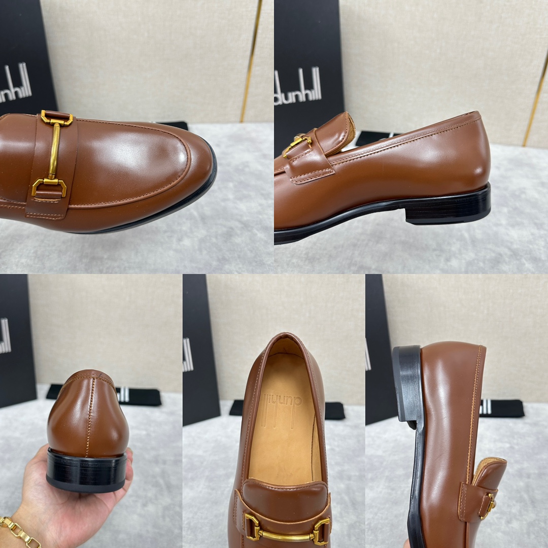 Dunhill Chiltern Slip On Zapatos de cuero Dunhill fue creado en 1893 en Inglaterra por un joven empresario e inventor - las manos de ALfred dunhill durante el siglo pasado para crecer en una marca de lujo de renombre mundial Dunhill diseño de los hombres únicos en el estilo tradicional británico como Inspirado en el estilo tradicional británico combinado con un diseño moderno e innovador para crear un aspecto elegante fabricado en piel de cabra francesa importada forrado en piel de becerro importada acolchado con piel gruesa enyesada resistente al desgaste para crear un tacto cómodo y suave herrajes de barra de rodillo de latón inspirados en los clásicos mecheros Rollagas logotipo de la marca en relieve de cola larga en el interior del zapato suela de cuero importado con una placa de suela de goma para mejorar el rendimiento de agarre y grabado con el logotipo de la marca en las suelas en oro caliente Logotipo conjunto completo del embalaje original para la venta Tres colores en el clásico negro, azul, marrón zapatos de cuero estándar tamaño: 39 ~ 44# (38.45.46 🉑 costumbre) P ¥ 1100-Alta fábrica de imitación