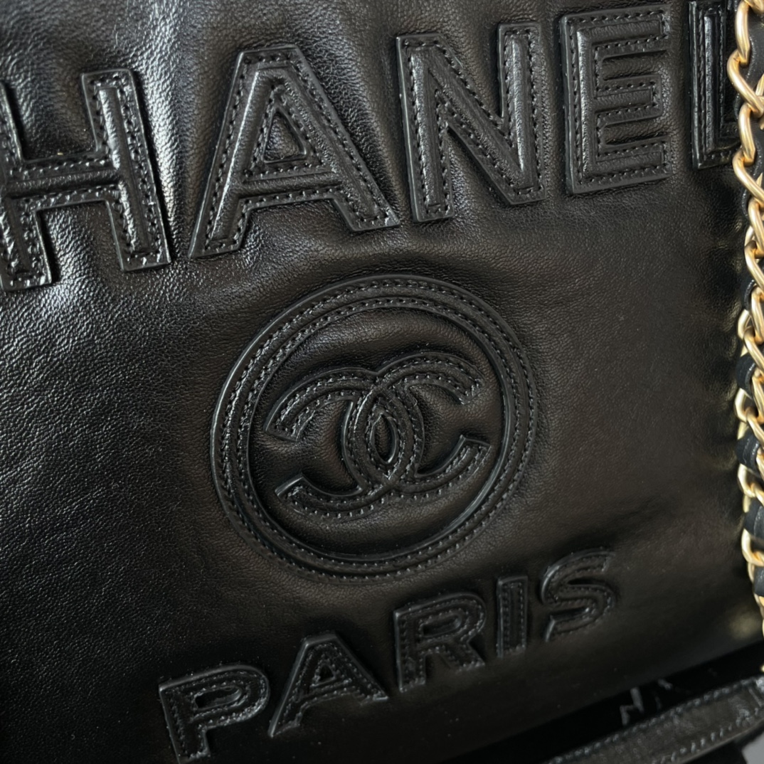 حقيبة تسوق كبيرة للسفر عيار 24 قيراط من شانيل CHANEL． سلسلة من جلد البقر التويد من جلد البقر الأصلي مصنوعة من جلد البقر الأصلي حقيبة مومياء كبيرة سعة كبيرة للغاية أزياء كلاسيكية متعددة الاستخدامات شعار منقوش مصهور مع اتجاه الماضي أكثر من مرة أكثر جودة رائعة أكثر جمالا! هذه الحقيبة القماشية لتصبح منضدة! المقاس: 38 سم رقم الموديل: 66941-حقائب فو عالية الجودة