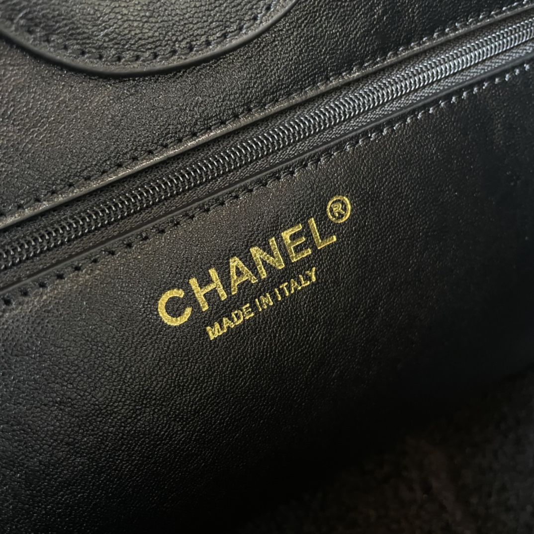 حقيبة تسوق كبيرة للسفر عيار 24 قيراط من شانيل CHANEL． سلسلة من جلد البقر التويد من جلد البقر الأصلي مصنوعة من جلد البقر الأصلي حقيبة مومياء كبيرة سعة كبيرة للغاية أزياء كلاسيكية متعددة الاستخدامات شعار منقوش مصهور مع اتجاه الماضي أكثر من مرة أكثر جودة رائعة أكثر جمالا! هذه الحقيبة القماشية لتصبح منضدة! المقاس: 38 سم رقم الموديل: 66941-حقائب فو عالية الجودة