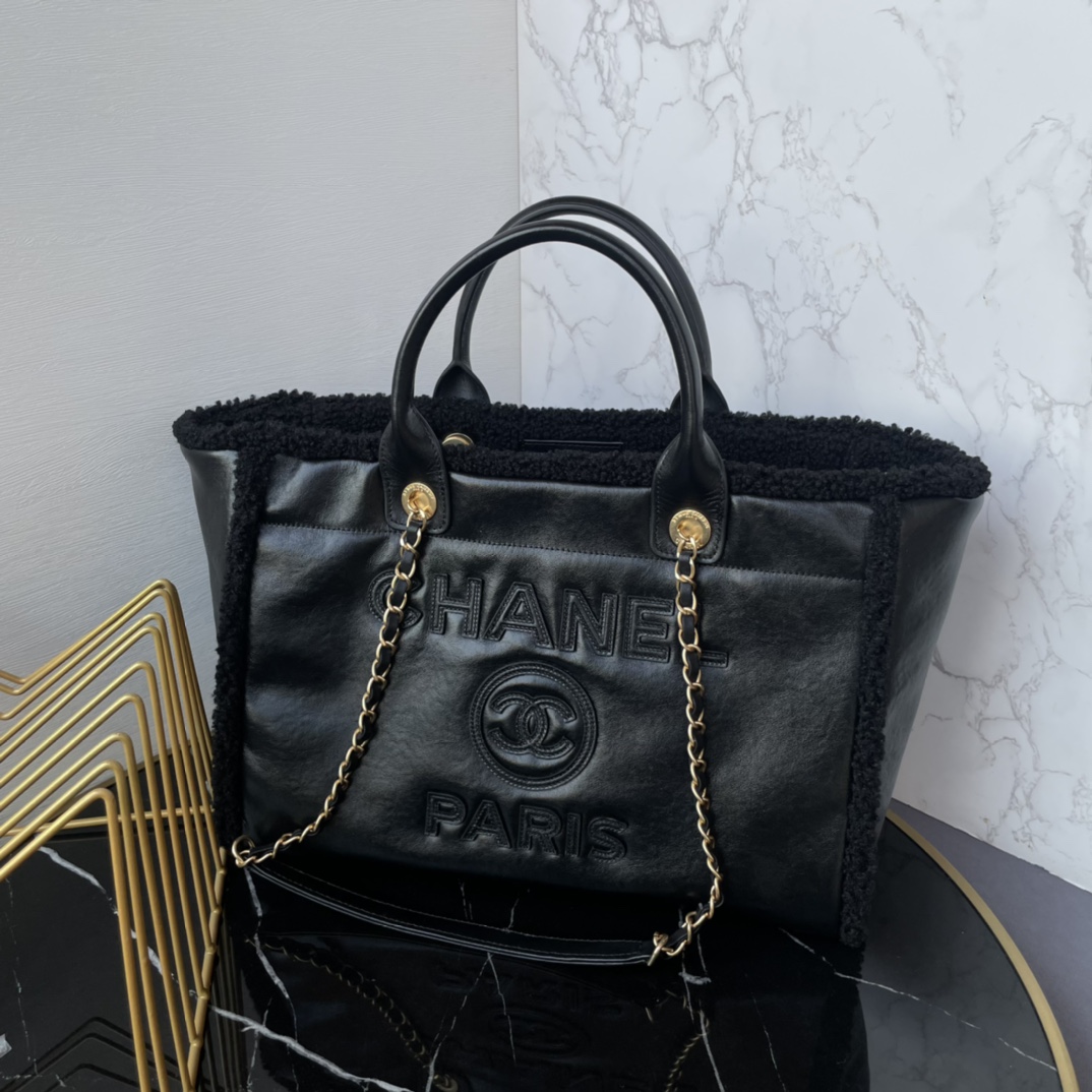 حقيبة تسوق صغيرة للسفر من CHANEL 24K． سلسلة من جلد البقر التويد من جلد البقر الأصلي مصنوعة من جلد البقر الأصلي حقيبة مومياء صغيرة مصنوعة من جلد البقر سعة كبيرة للغاية أزياء كلاسيكية متعددة الاستخدامات炀 شعار منقوش مع اتجاه الماضي أكثر من مرة أكثر جمالا جودة رائعة! هذه الحقيبة القماشية لتصبح عدادًا! المقاس: 33 سم رقم الموديل: 3257-حقائب عالية الموضة