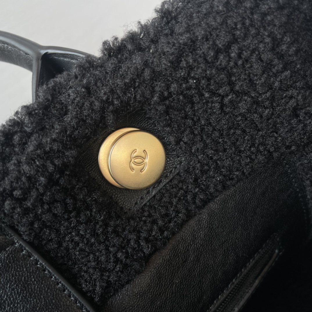 CHANEL 24K pequeo bolso de viaje． ¡Piel de vaca tweed serie de cuero de vaca original hecho pequeño bolso momia super gran capacidad moda clásica versatile炀 LOGO en relieve con el pasado más veces tendencia más hermosa calidad magnífica! ¡Esta bolsa de tela para convertirse en un contador! Tamaño: 33cm Modelo: 3257