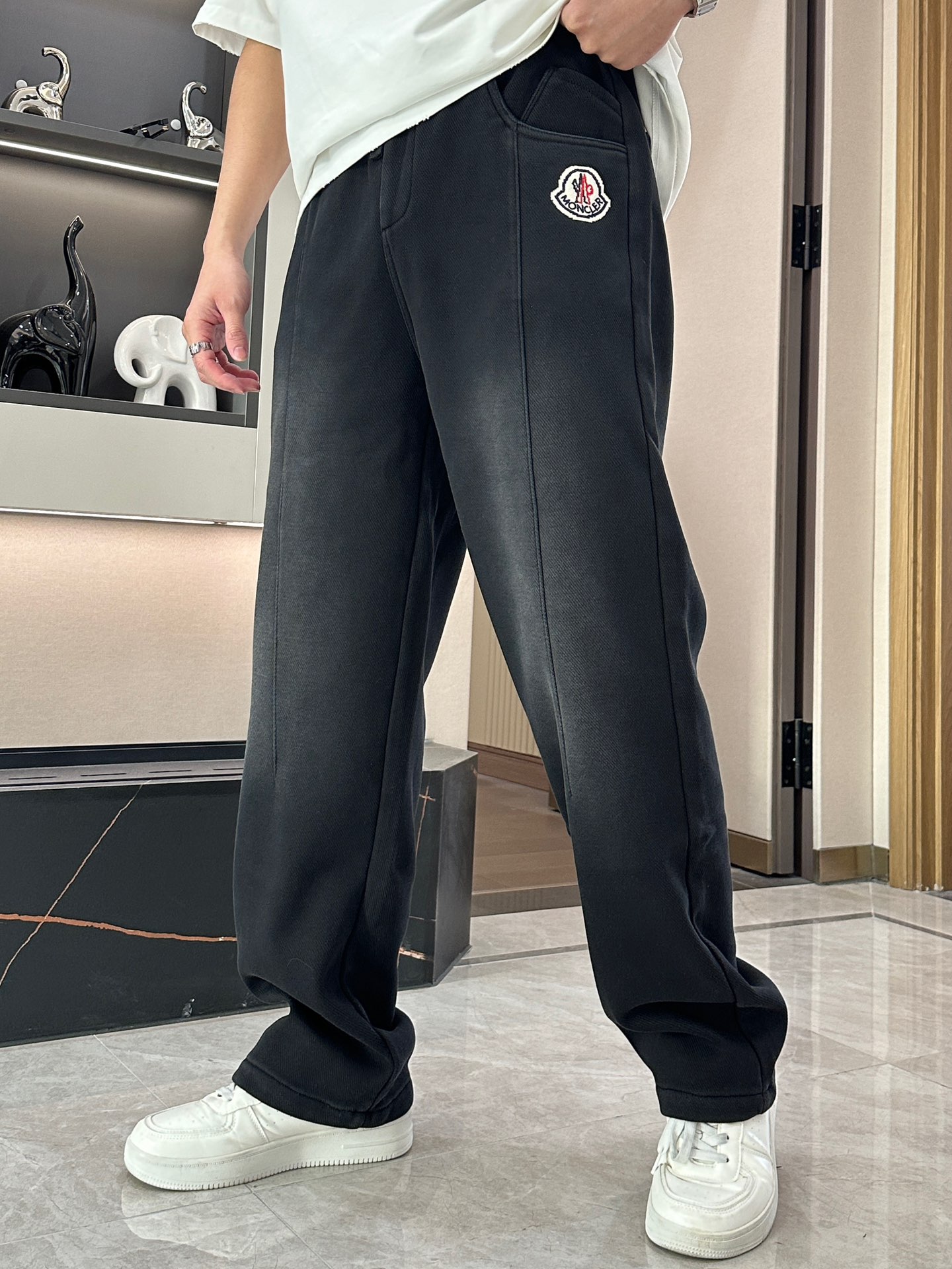 P520Men's padded casual pants from the latest collection of Monkou 2024 Fall/Winter!Inside padded very warm north of the treasure son of the people hurry to prepare!Made of soft and delicate guest-supplied stretch cotton! The brand's style is unmistakable! Minimalist design without excess pompous elements to declare the army to take over the main details of fine workmanship hardware accessories original custom degree of thickness is also just right easy to manage a variety of weather classic colors on the body is very obvious spirit of a variety of styles to wear casual business, daily life, fashion trends can be managed! Overall whether it is grade or fashion sense is extremely excellent to bring extraordinary taste in clothing! ☄️Size: 29-36