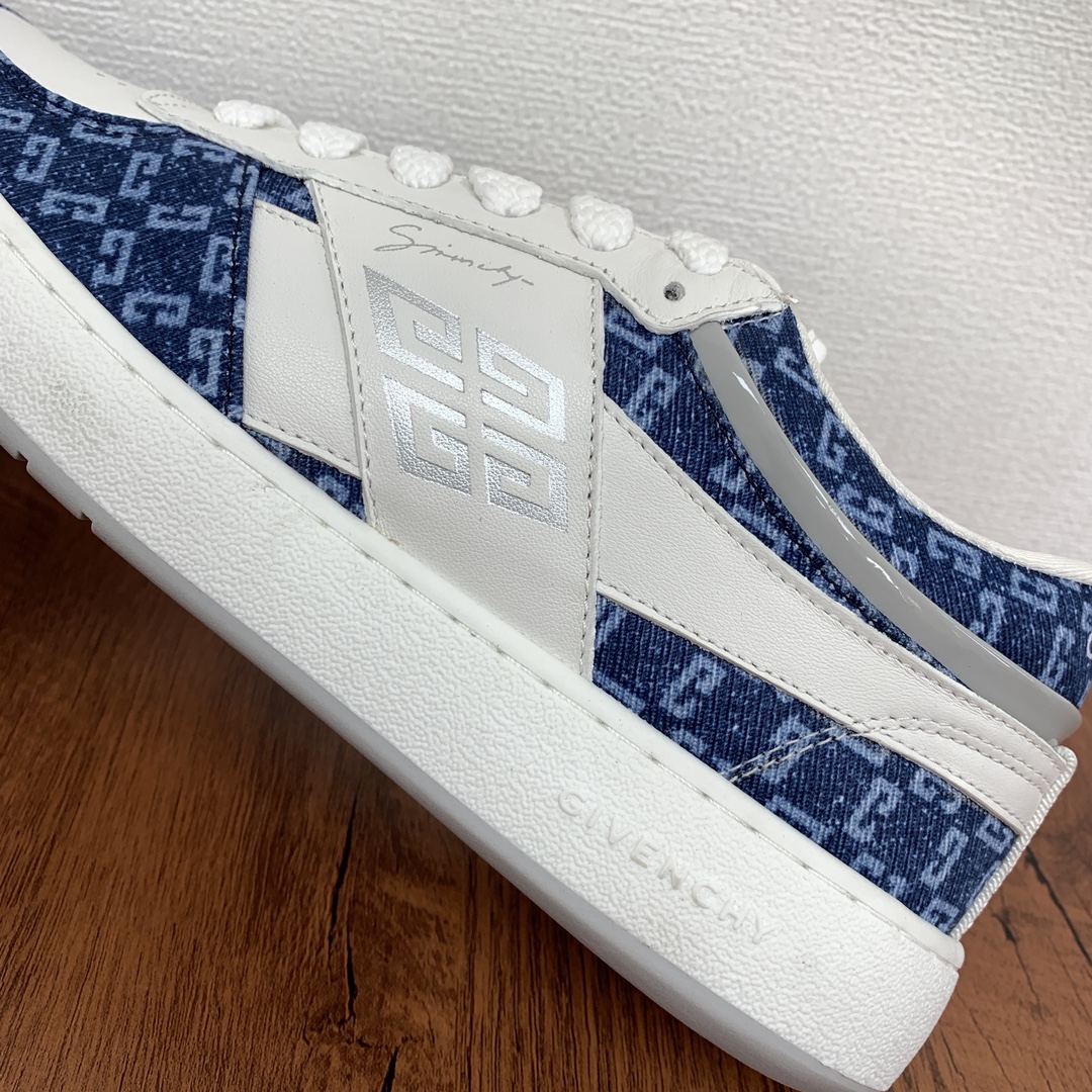 Givenchy/Givenchy ! série G Move ! 72 denim hommes baskets basses début ! Style runningNouvelles matières importées Double empiècement de cuir de vachette sur la tigeConfort textileCorps lisseSemelle extérieure ultra-durable avec ligne périmétriqueLangue et talon ornés d'un rembourrage 4GLocker pour plus de confortLangue ornée du logo GIVENCHY 4GEtiquette personnalisée exclusive avec embossage latéral du logo GIVENCHY et du LOGO 4GESS Côté de la semelle orné du LOGO GIVENCHY embossé sur le côté de la semelle, et talon orné du LOGO GIVENCHY. Logo GIVENCHY embossé sur le côté de la semelle, logo GIVENCHY sur le talon et logo GIVENCHY 4G sur la semelle intérieure en cuir ! -Un boardshort classique, parfait pour une utilisation quotidienne ou prolongée !  Disponible en plusieurs coloris dans son emballage d'origine ! Taille : 39-40-41-42-43-44 (38.45 non retournable) P760-Une usine haute couture !