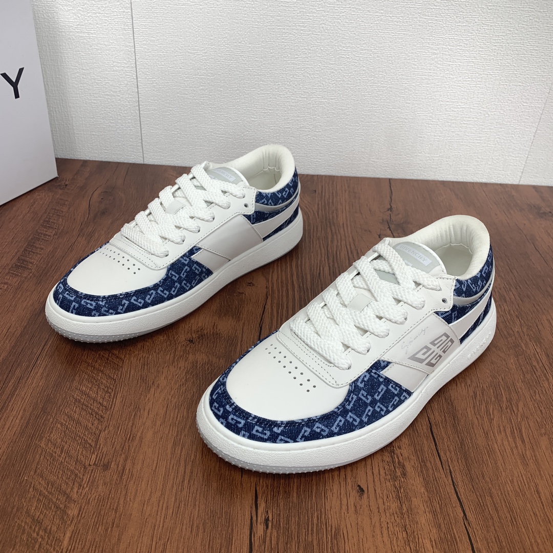 Givenchy/Givenchy ! série G Move ! 72 denim hommes baskets basses début ! Style runningNouvelles matières importées Double empiècement de cuir de vachette sur la tigeConfort textileCorps lisseSemelle extérieure ultra-durable avec ligne périmétriqueLangue et talon ornés d'un rembourrage 4GLocker pour plus de confortLangue ornée du logo GIVENCHY 4GEtiquette personnalisée exclusive avec embossage latéral du logo GIVENCHY et du LOGO 4GESS Côté de la semelle orné du LOGO GIVENCHY embossé sur le côté de la semelle, et talon orné du LOGO GIVENCHY. Logo GIVENCHY embossé sur le côté de la semelle, logo GIVENCHY sur le talon et logo GIVENCHY 4G sur la semelle intérieure en cuir ! -Un boardshort classique, parfait pour une utilisation quotidienne ou prolongée !  Disponible en plusieurs coloris dans son emballage d'origine ! Taille : 39-40-41-42-43-44 (38.45 non retournable) P760-Une usine haute couture !