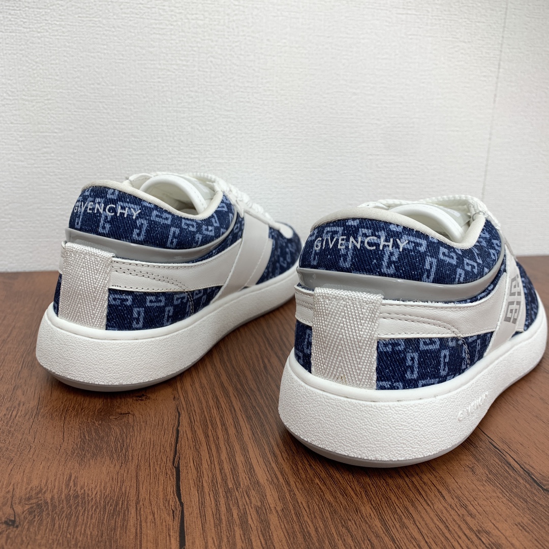 Givenchy/Givenchy ! série G Move ! 72 denim hommes baskets basses début ! Style runningNouvelles matières importées Double empiècement de cuir de vachette sur la tigeConfort textileCorps lisseSemelle extérieure ultra-durable avec ligne périmétriqueLangue et talon ornés d'un rembourrage 4GLocker pour plus de confortLangue ornée du logo GIVENCHY 4GEtiquette personnalisée exclusive avec embossage latéral du logo GIVENCHY et du LOGO 4GESS Côté de la semelle orné du LOGO GIVENCHY embossé sur le côté de la semelle, et talon orné du LOGO GIVENCHY. Logo GIVENCHY embossé sur le côté de la semelle, logo GIVENCHY sur le talon et logo GIVENCHY 4G sur la semelle intérieure en cuir ! -Un boardshort classique, parfait pour une utilisation quotidienne ou prolongée !  Disponible en plusieurs coloris dans son emballage d'origine ! Taille : 39-40-41-42-43-44 (38.45 non retournable) P760-Une usine haute couture !